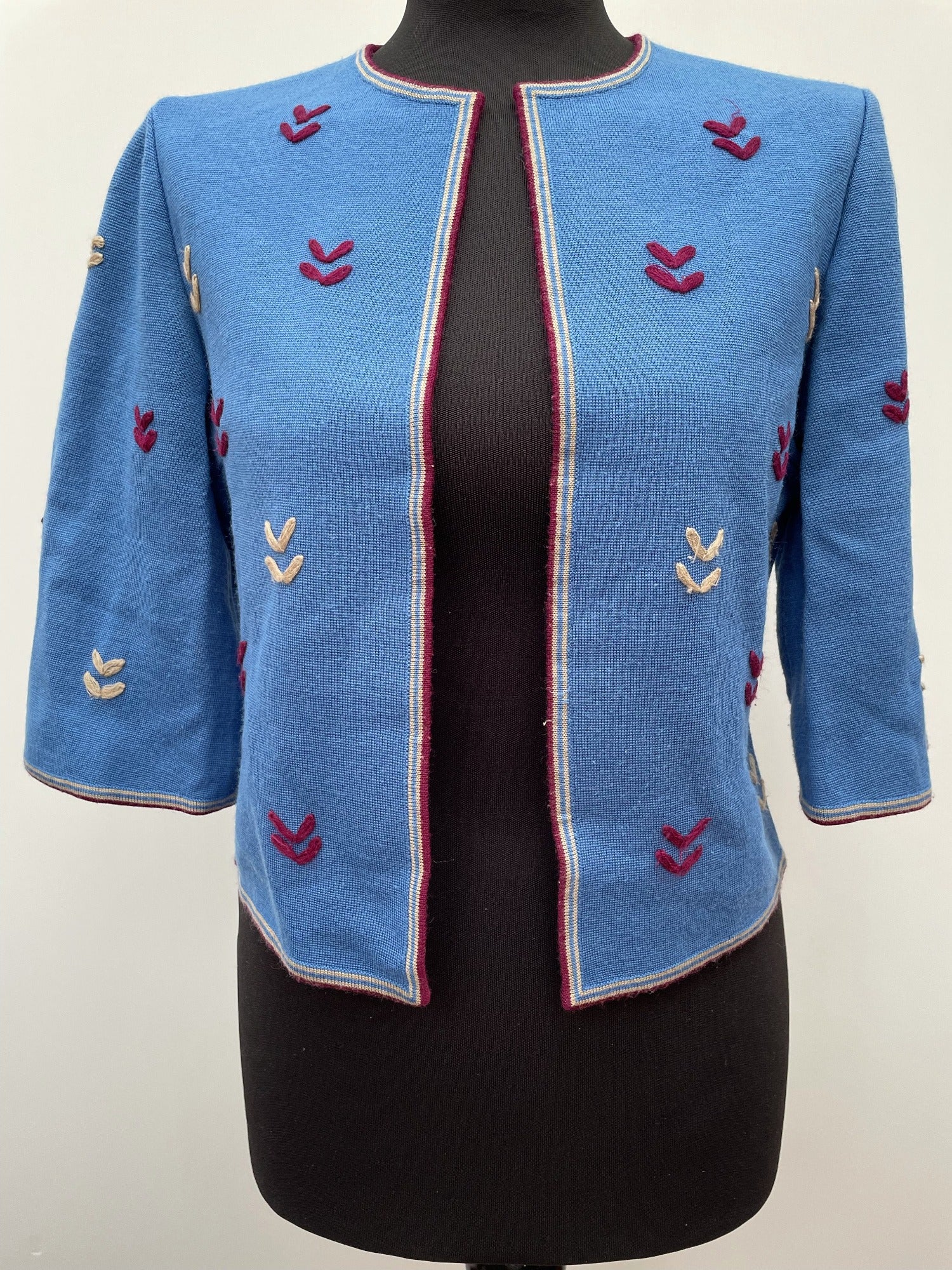 womens  vintage  Urban Village Vintage  urban village  stitch detailing  stitch detail  shortcut  retro  no fastening  long sleeve  light knit  knitwear  knitted  knit  floral  cardigan  blue  8  60s  3/4 sleeves  3/4  1960s