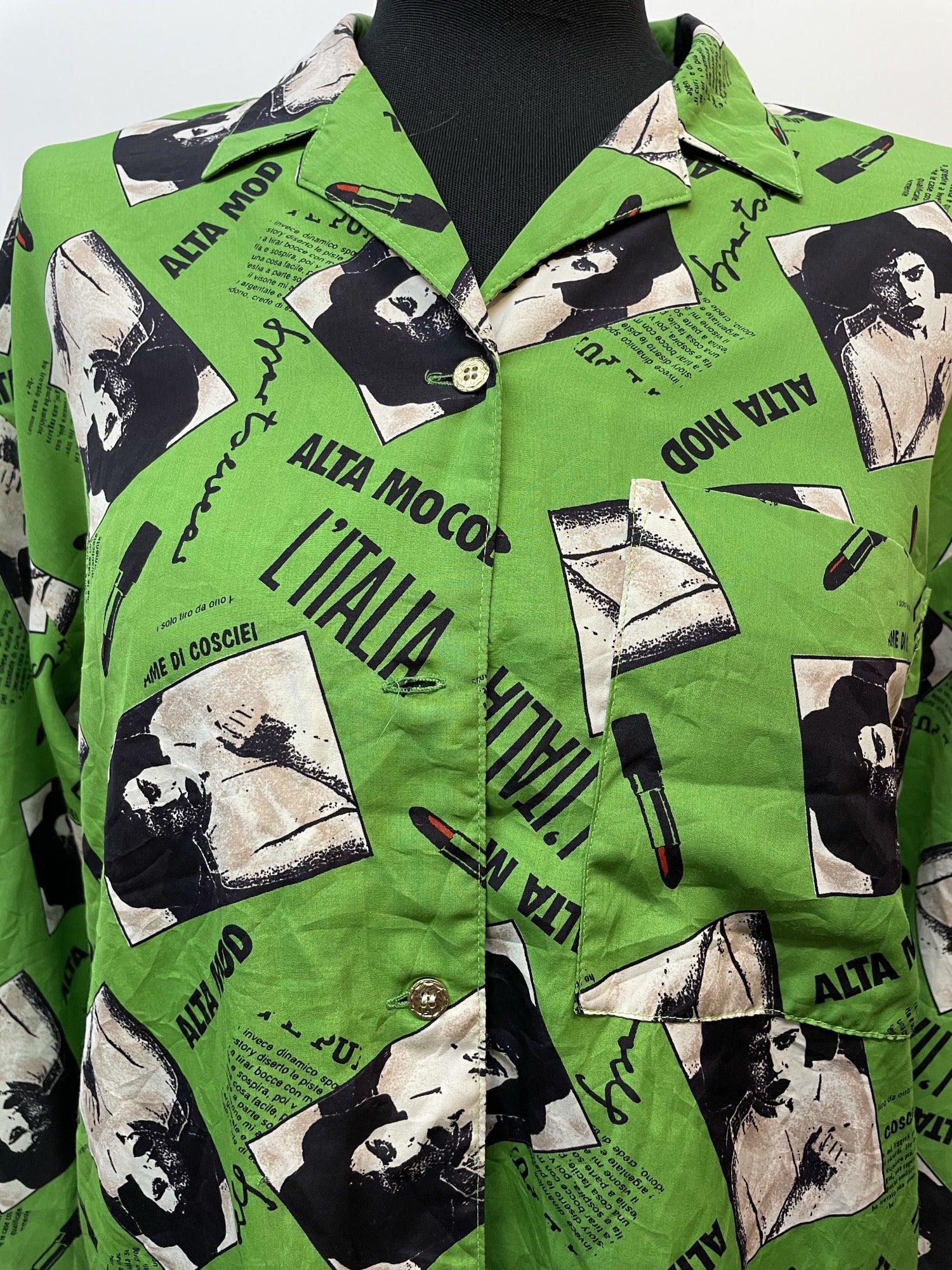 womens shirt  womens  vintage  Urban Village Vintage  urban village  Shirt  retro  Printed T-Shirt  printed shirt  printed  print  Green  gold button  decorative buttons  collar  button down  button  blouse  big collar  70s  70  60s  1970s  1960s  16