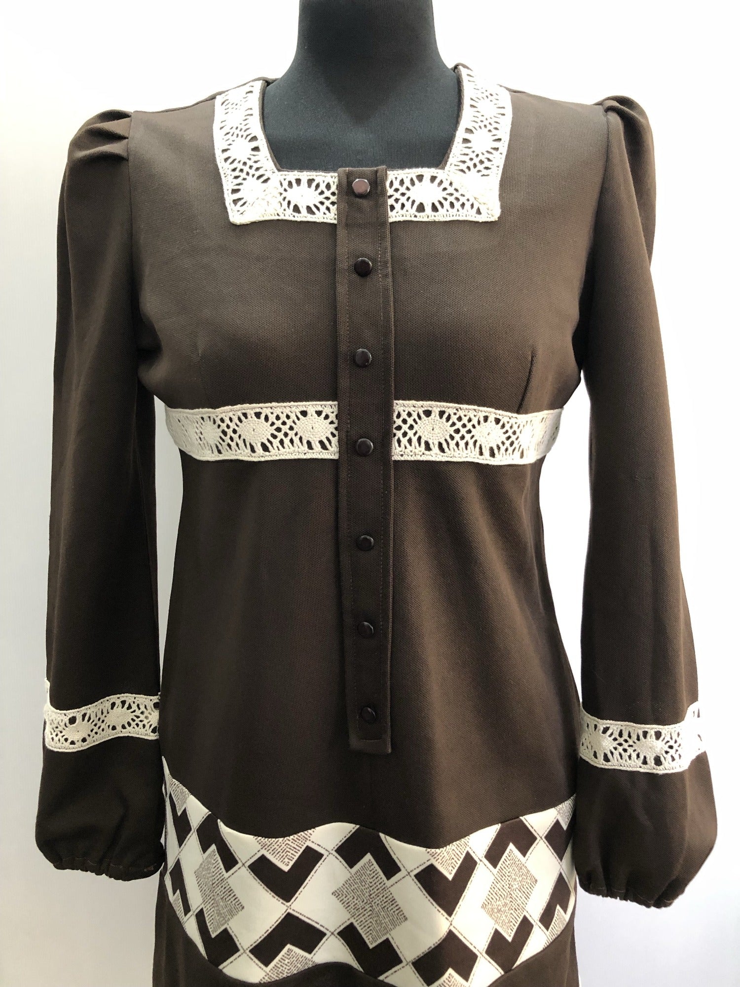 womens  vintage  Urban Village Vintage  triangle print  retro  print dress  MOD  dress  decorative buttons  crochet trim  crochet  circle print  brown  70s  70  1970s  10