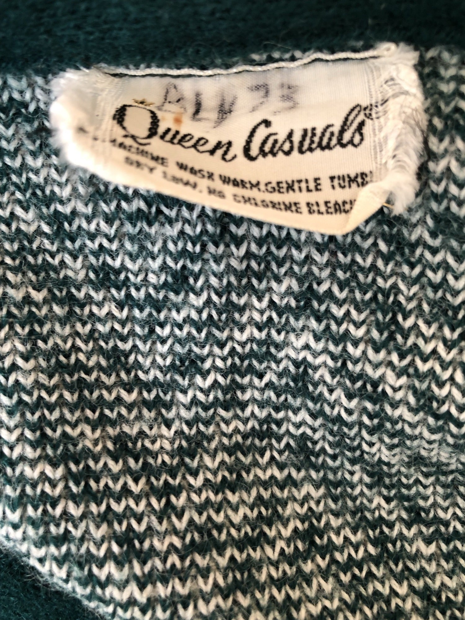 womens  vintage  Urban Village Vintage  Queen Casuals  Lightweight Knit  light knit  knitwear  knitted  knit  green  chevrons  chevron stripes  chevron stripe  chevron  cardigan  70s  70  1970s  12