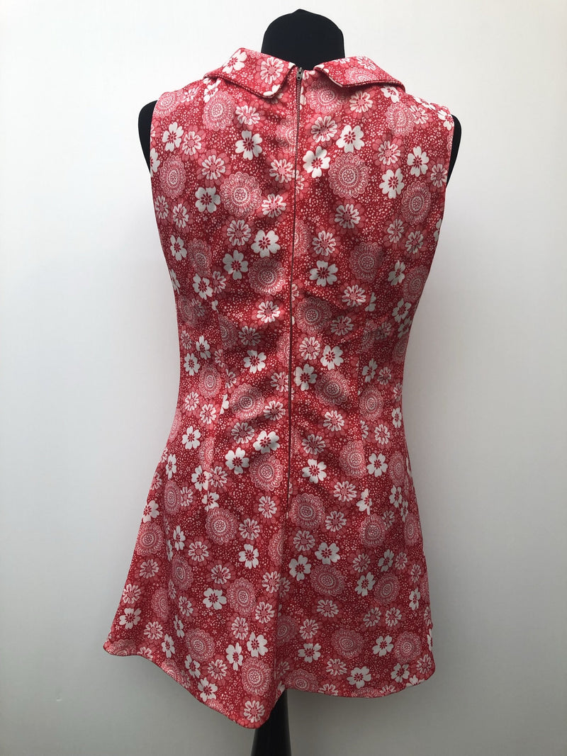 womens  vintage  Urban Village Vintage  sleevless  retro  Red  mini dress  floral print  floral dress  dress  collar  back zip  60s  1960s  12