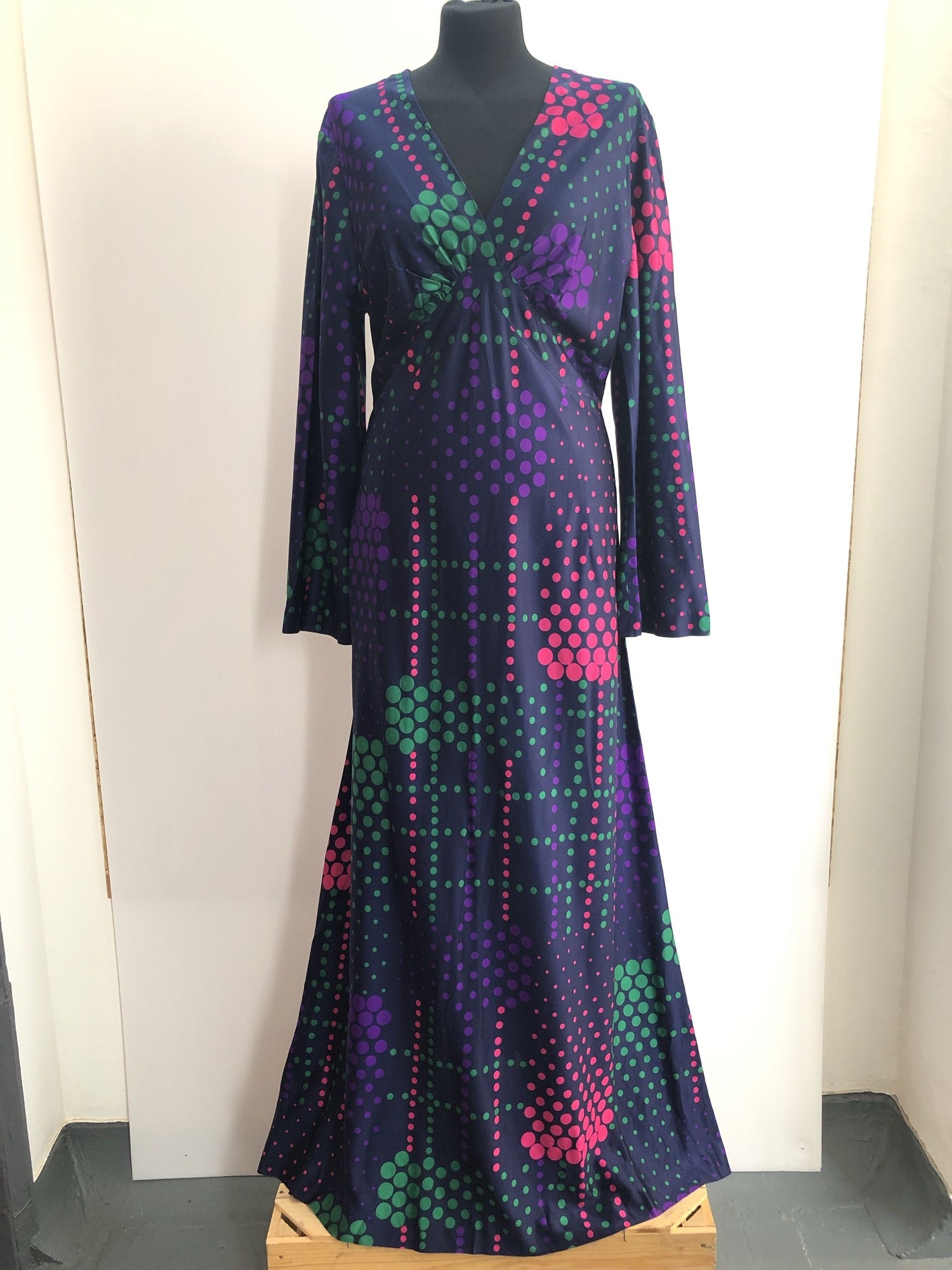 womens  vintage  v-neck dress  Urban Village Vintage  retro  purple  multi  maxi dress  Frederick Howard  dress  circle print  bell sleeve  70s  1970s  12