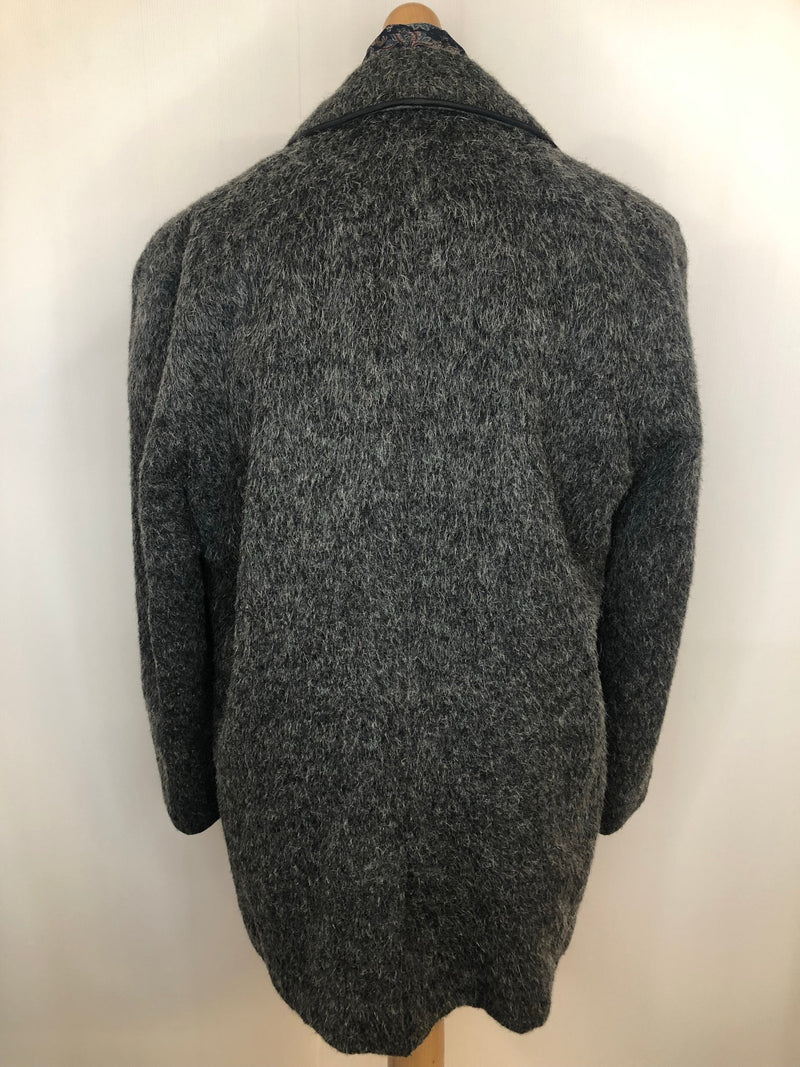 wool  Winter Coat  winter  vintage  Urban Village Vintage  urban village  thick  pockets  mohair  Mens Mac  mens coat  mens  L  Jacket  Grey  front pockets  collared  collar  coat  button fastening