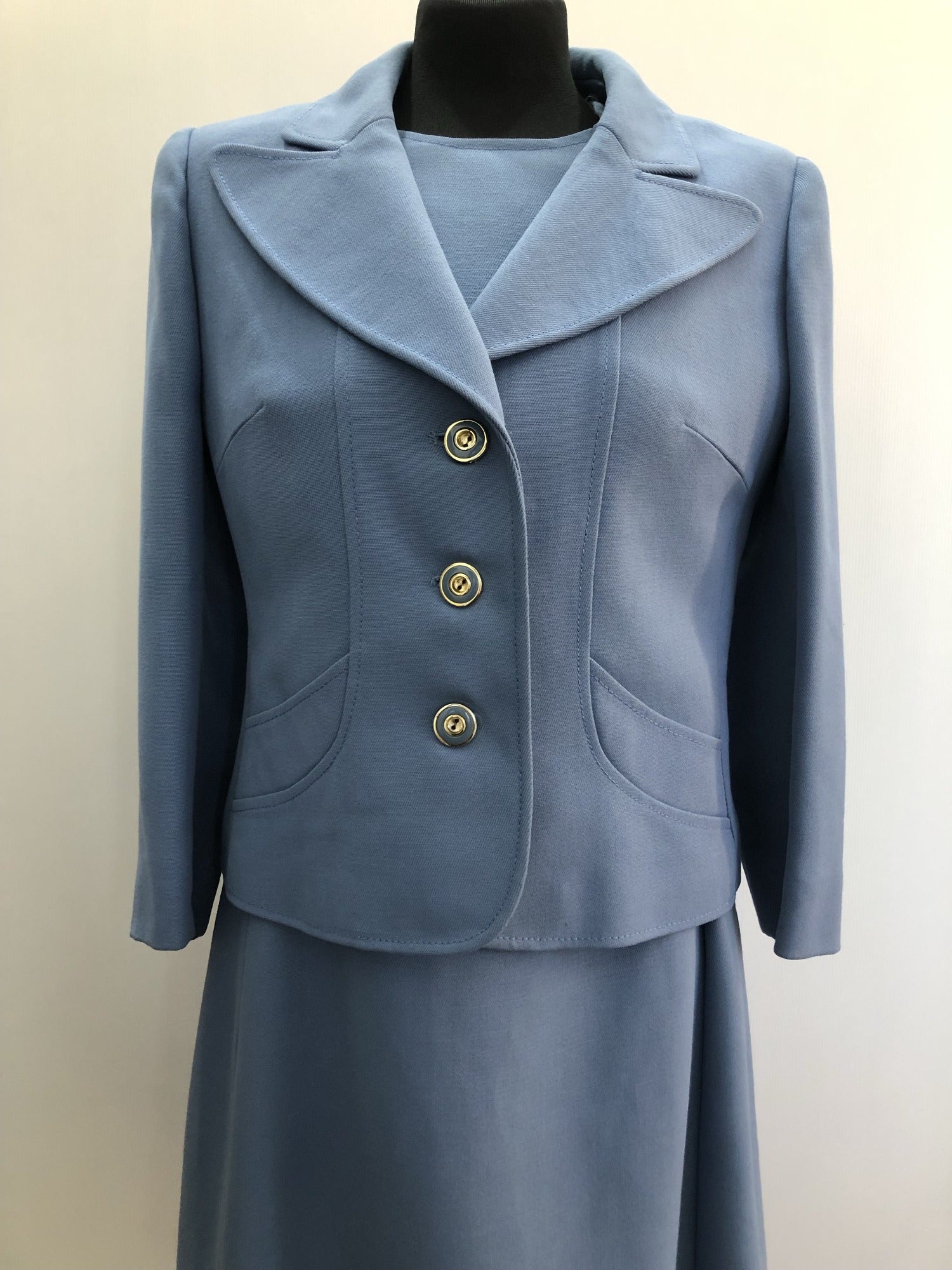 womens jacket  womens  vintage  Urban Village Vintage  urban village  two piece  smart dress  polyester  MOD  Light Blue  Harella  decorative pockets  crop jacket  button up  button front  button fastening  blue  blazer jacket  Blazer  60s  60  1960s  1960  14
