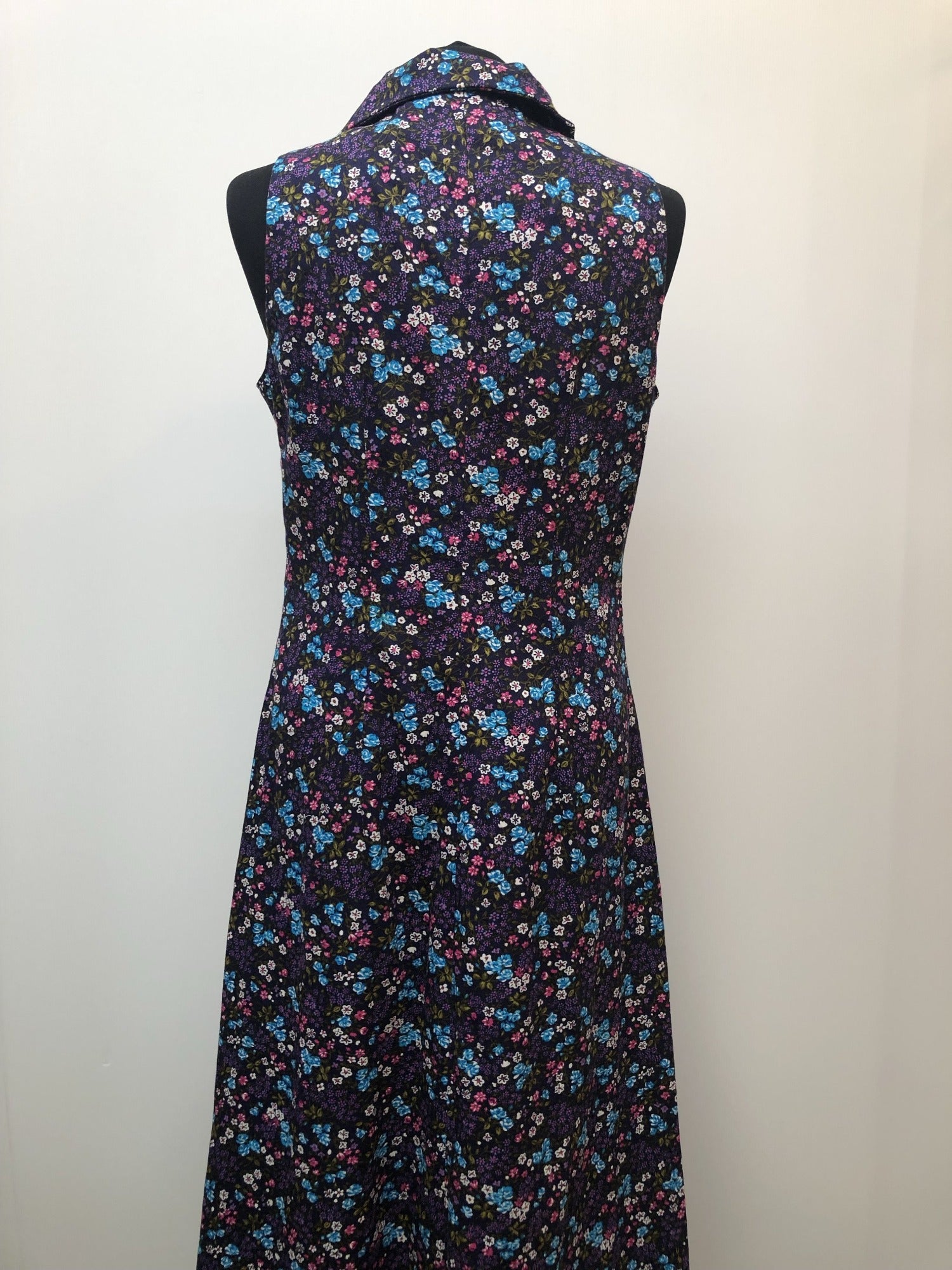 womens  vintage  Urban Village Vintage  urban village  purple  maxi dress  long length dress  floral dress  dress  button front  back zip  70s  1970s  12