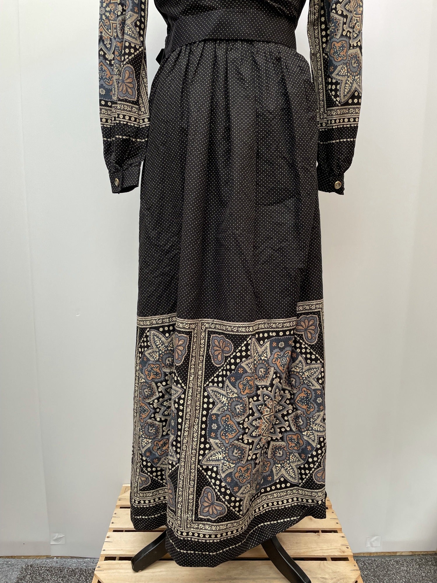 womens  waist belt  vintage  Urban Village Vintage  urban village  sleeves  sleeve  Paisley Print  paisley inspired  paisley  maxi dress  maxi  long sleeves  dress  collared dress  button up  button front  button  boho  bohemian  black  Berketex  belted dress  70s  1970s  12