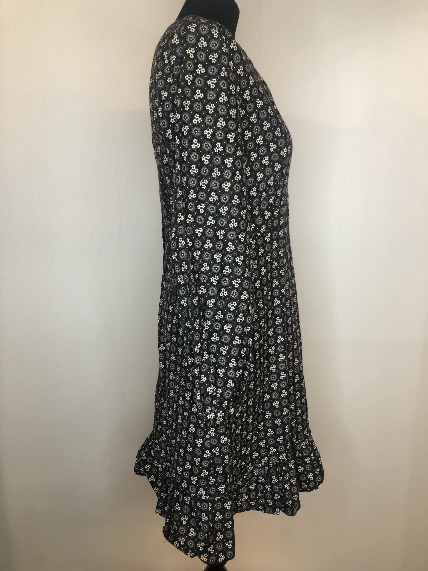 womens  vintage  Urban Village Vintage  Richard Shops  hippie  floral print  dress  ditsy  daisy  boho  black  balloon sleeves  70s  70  1970s  12
