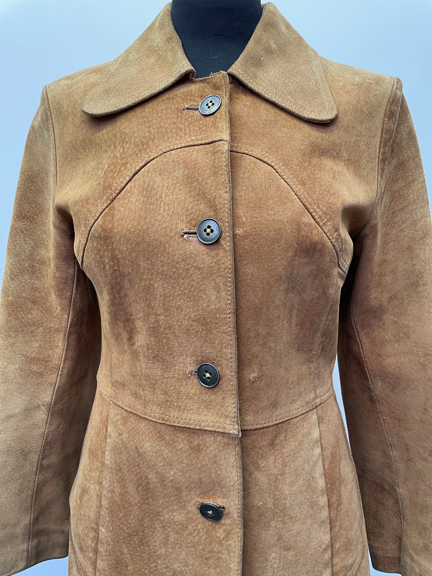 womens  vintage  Urban Village Vintage  urban village  Suede Jacket  Suede  retro  pockets  MOD  long sleeve  light brown  Jacket  collar  coat  button down  button  brown stitch  brown  Beagle collar  8  70s  60s  1970s  1960s