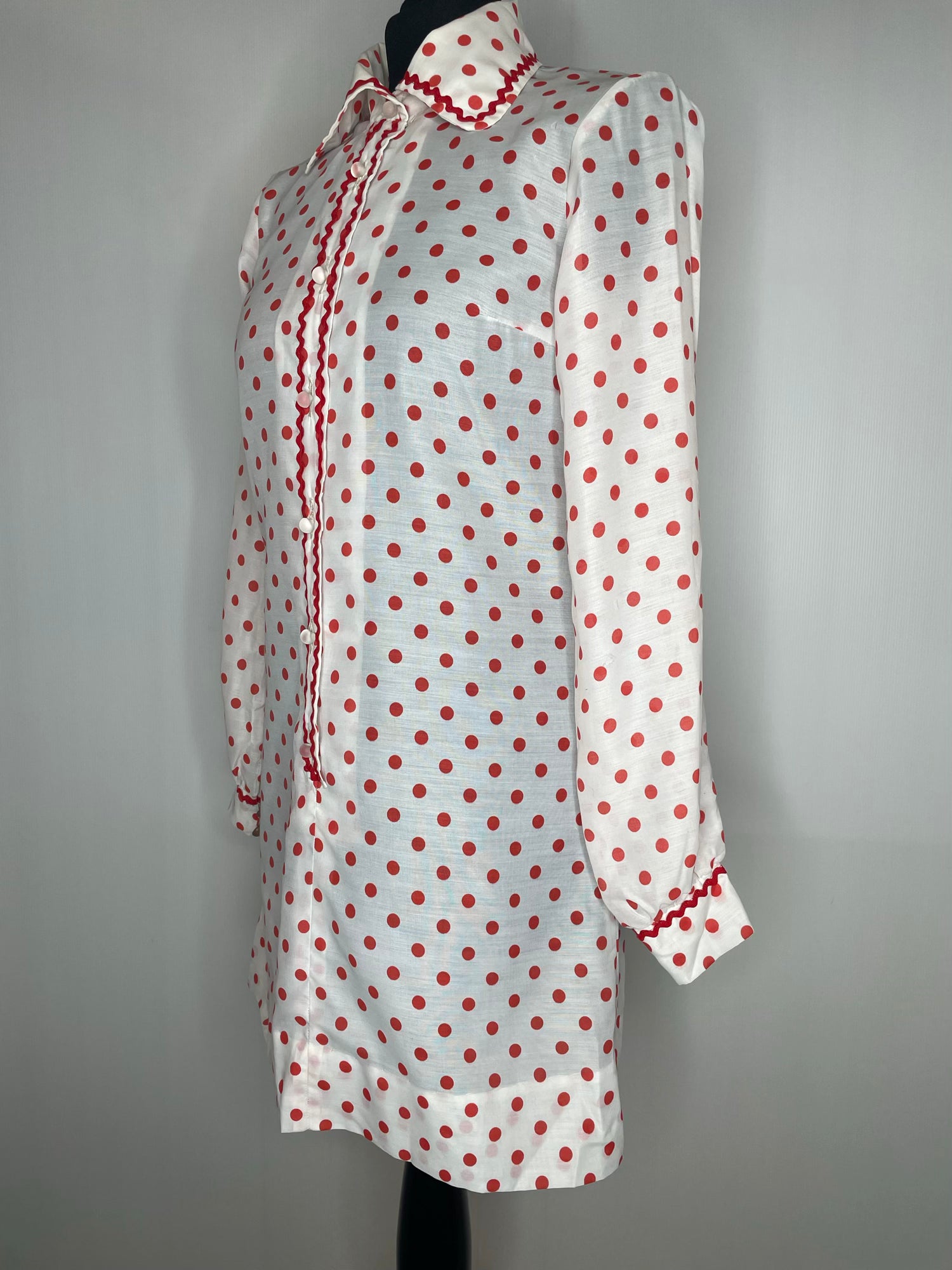 womens  white  vintage  Urban Village Vintage  short dress  scooter dress  scooter  rickrack  red polka dot  Polka Dot  pink  modette  MOD  mini dress  micro mini  long sleeved  long sleeve  large collar  dress  dolly dress  dolly  collared dress  collared  collar dress  collar  Beagle collar  70s  60s  1970s  1960s  10