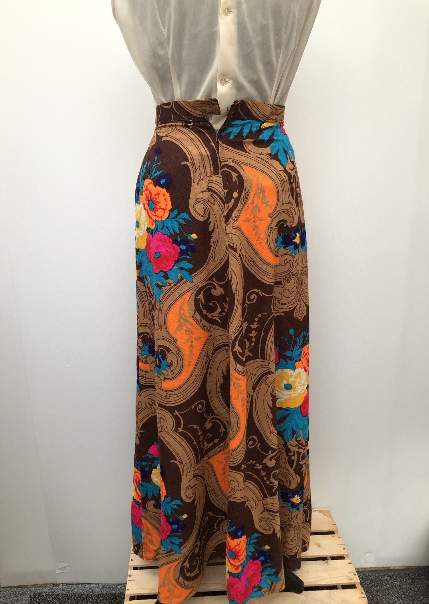 womens  vintage  Urban Village Vintage  urban village  swing skirt  Skirts  skirt  multi  maxi skirt  maxi  long length  Kati London  floral print  brown  8  70s