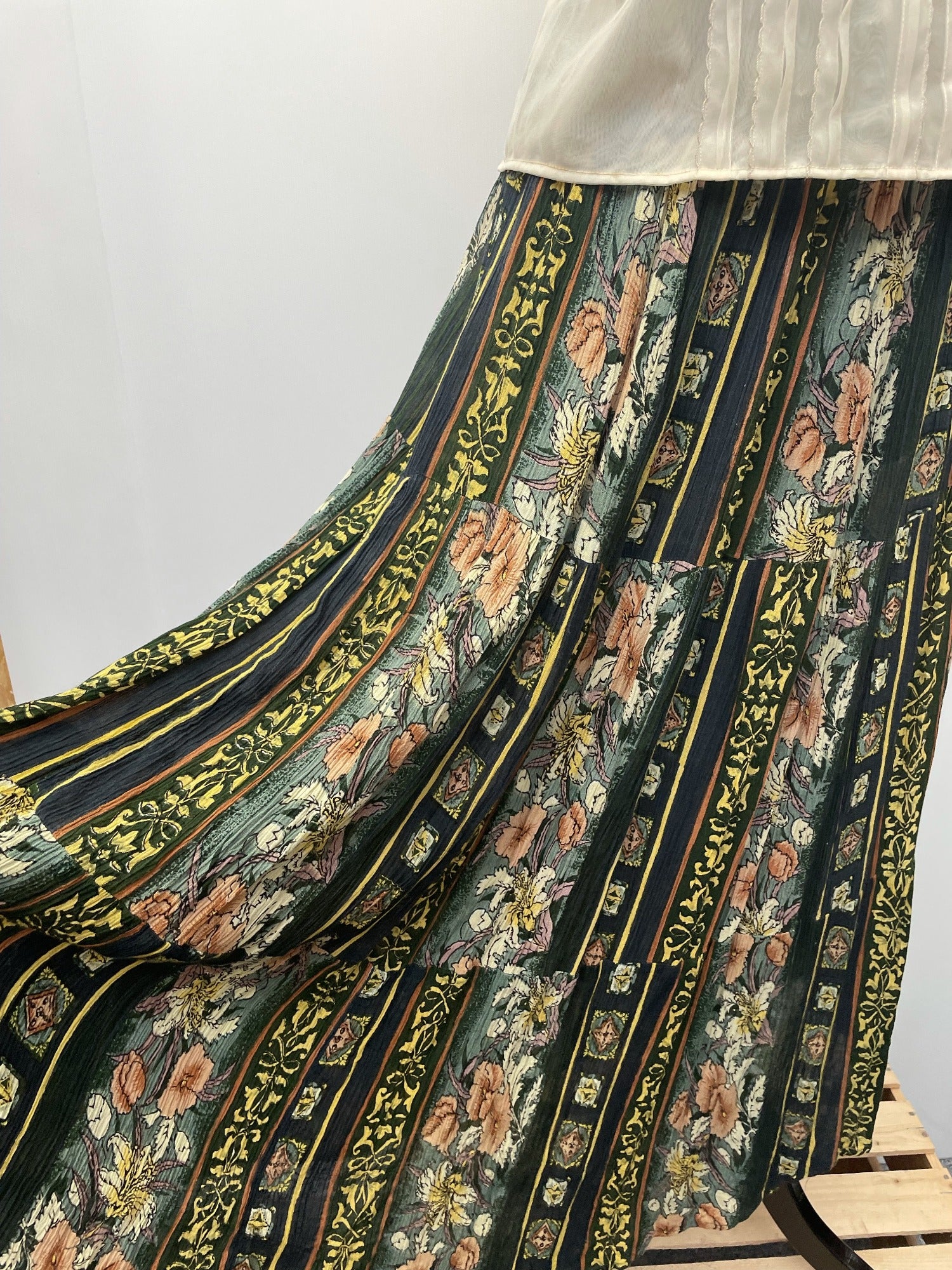 womens  vintage  Urban Village Vintage  urban village  summer dress  summer  skirt  shoulder straps  retro  One Size  maxi skirt  full skirt  free size  floral print  floral  elasticated  cheese cloth  brown  70s  1970s  10