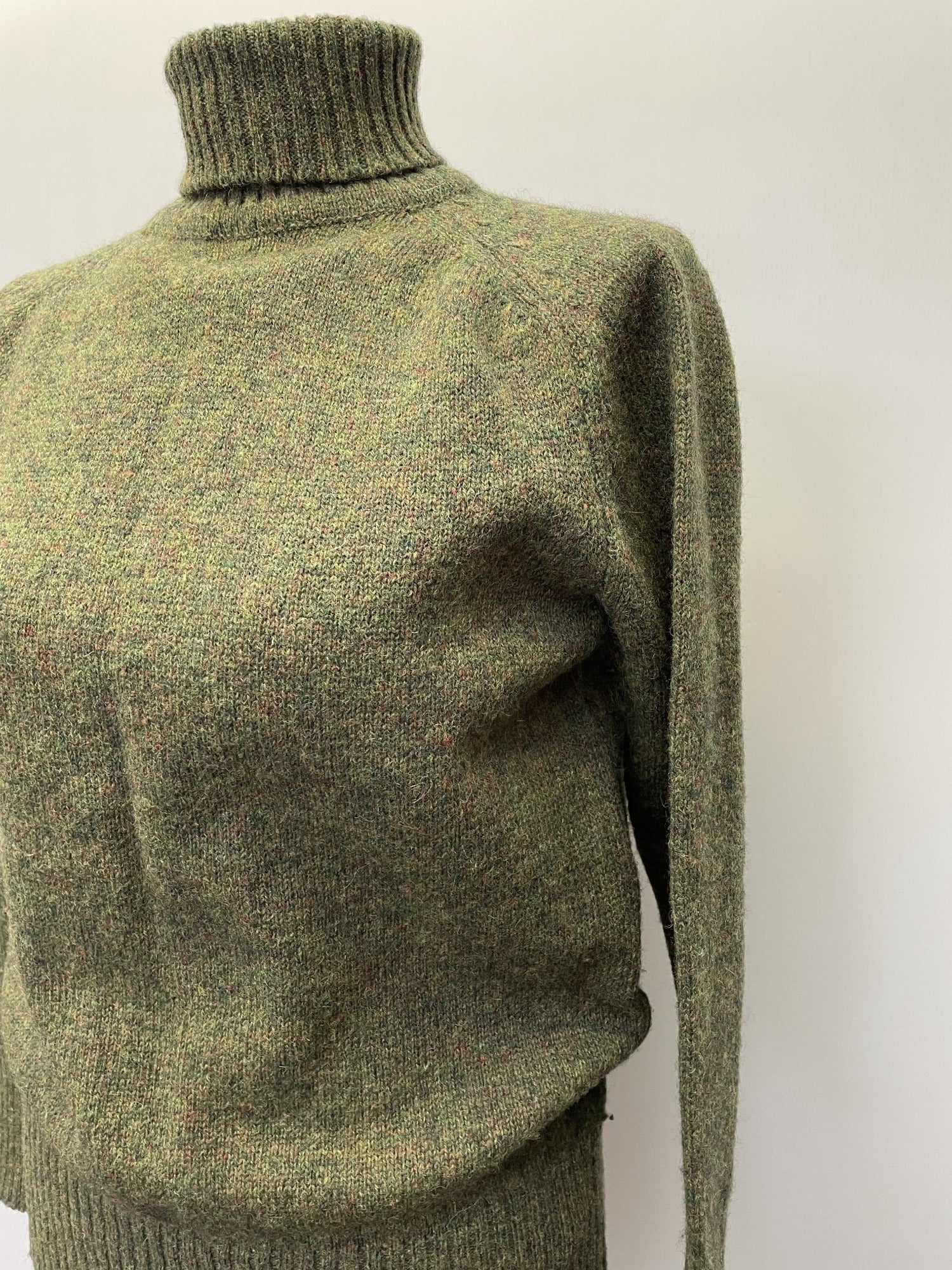 wool  womens  vintage  Urban Village Vintage  urban village  turtle neck  roll neck  retro  pure wool  long sleeve  knitwear  knitted  knit  elasticated  60s  1960s  100% Wool  100% Saxony Wool