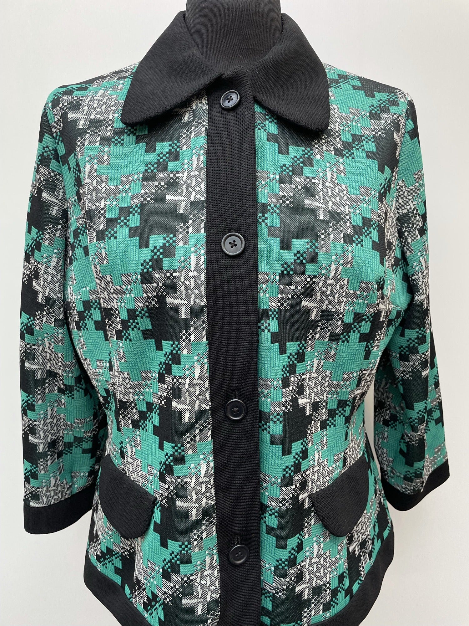 womens jacket  womens  vintage  Urban Village Vintage  urban village  square pattern  penny collar  patterned  pattern  MOD  long sleeve  Jacket  Green  decorative pockets  crop jacket  collar  button down  button  big collar  60s  1960s  16