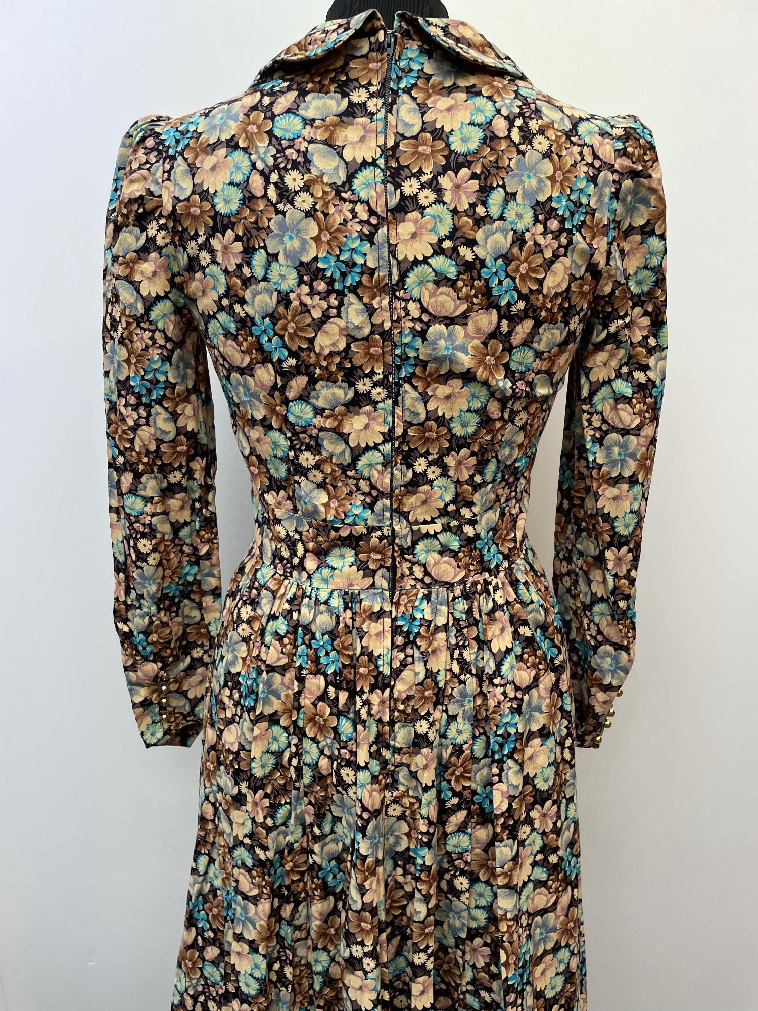 womens  vintage  Urban Village Vintage  urban village  retro  maxi dress  maxi  long sleeves  long sleeve  high neck  floral print  floral dress  floral  dress  collared dress  collared  collar dress  collar  brown  boho  bohemian  blue  big collar  back zip  8  70s  1970s
