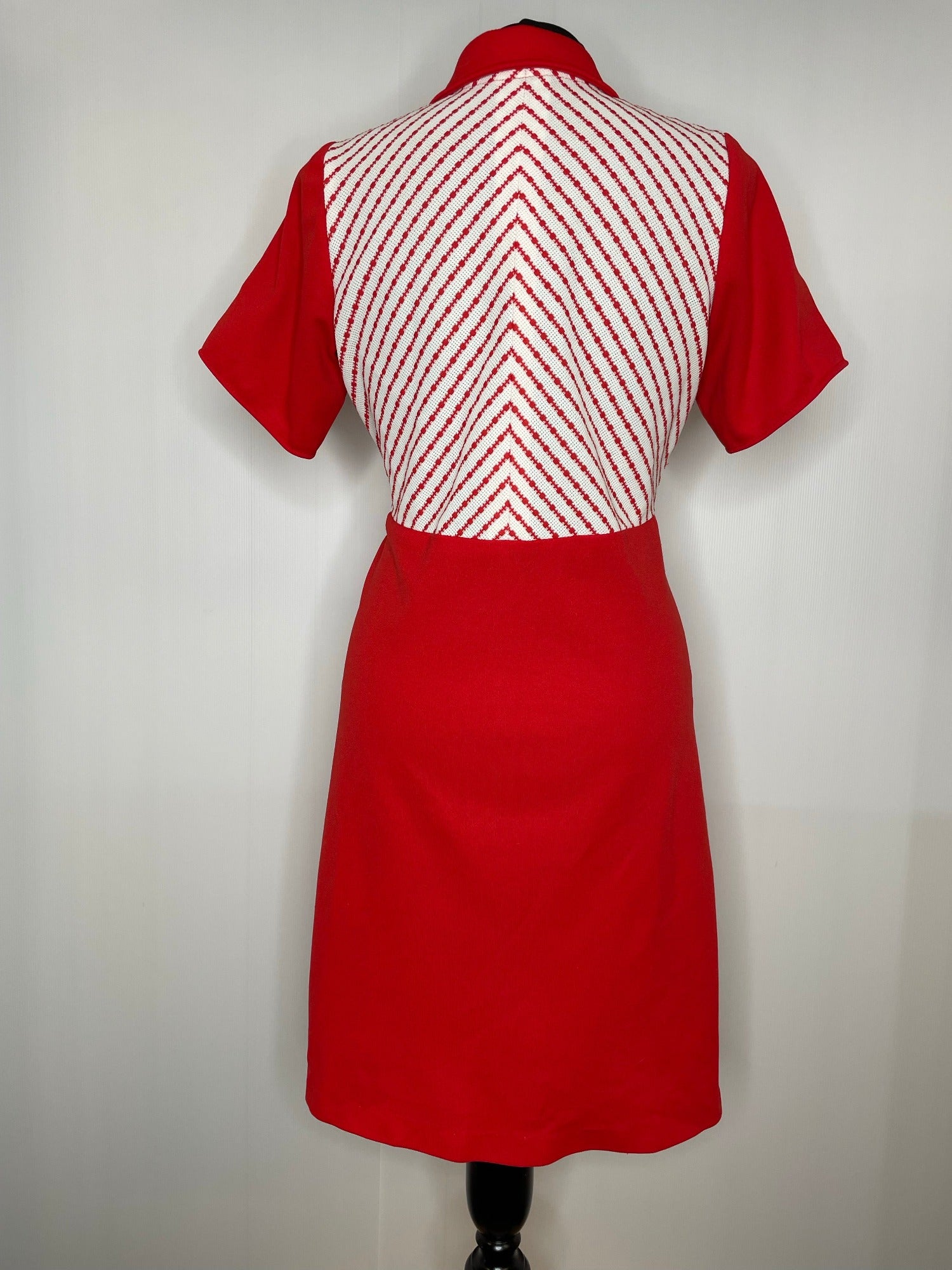 womens  vintage  Urban Village Vintage  urban village  stripe  retro  red  pointed collar  MOD  gogo  dress  collared dress  collared  collar  chevron  big collar  60s  1960s  12