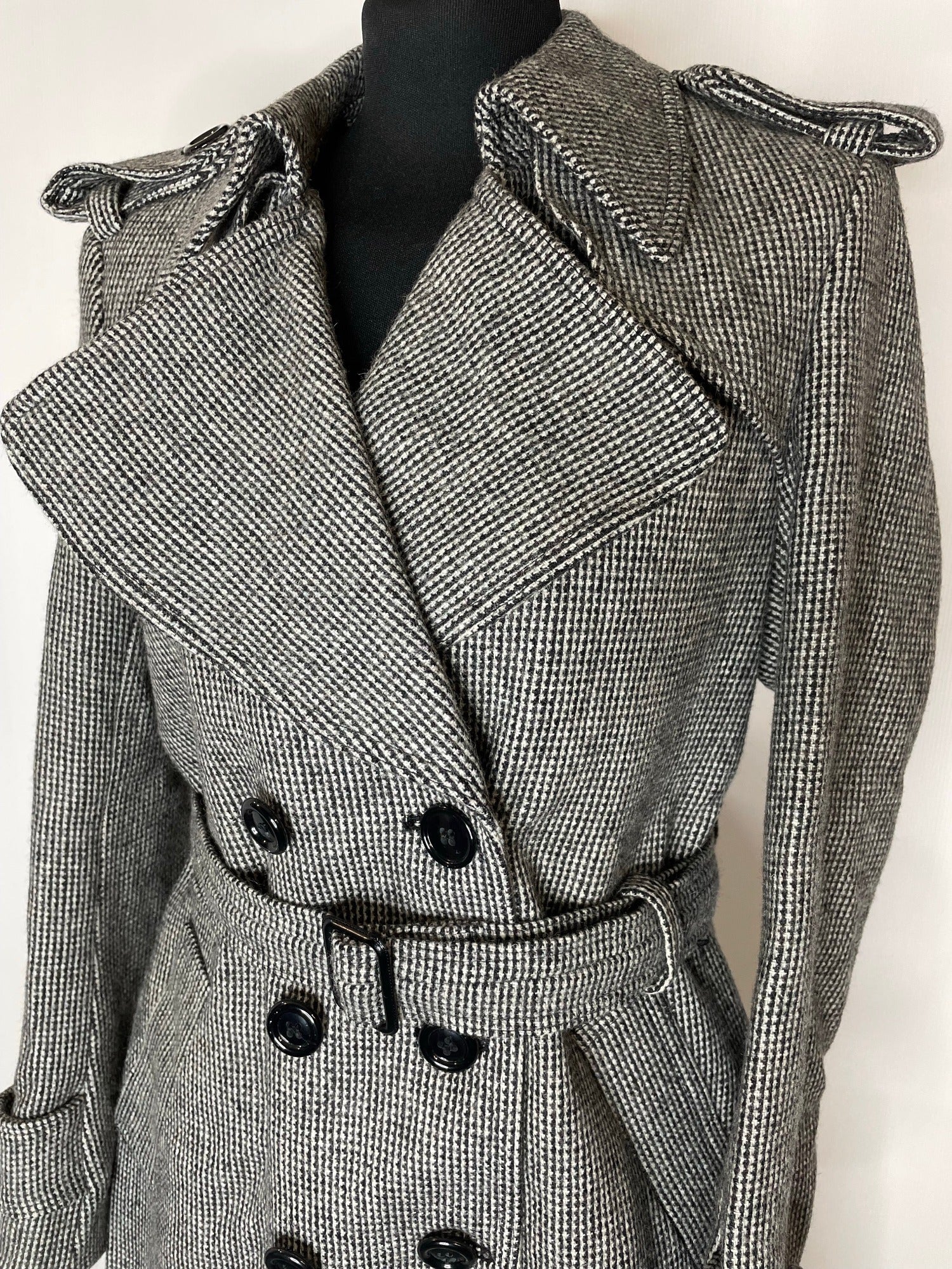 womens jacket  womens coat  womens  Winter Coat  white  vintage  Urban Village Vintage  urban village  houndstooth  grey  double breasted  dogstooth  coat  black  belted  70s  1970s  12