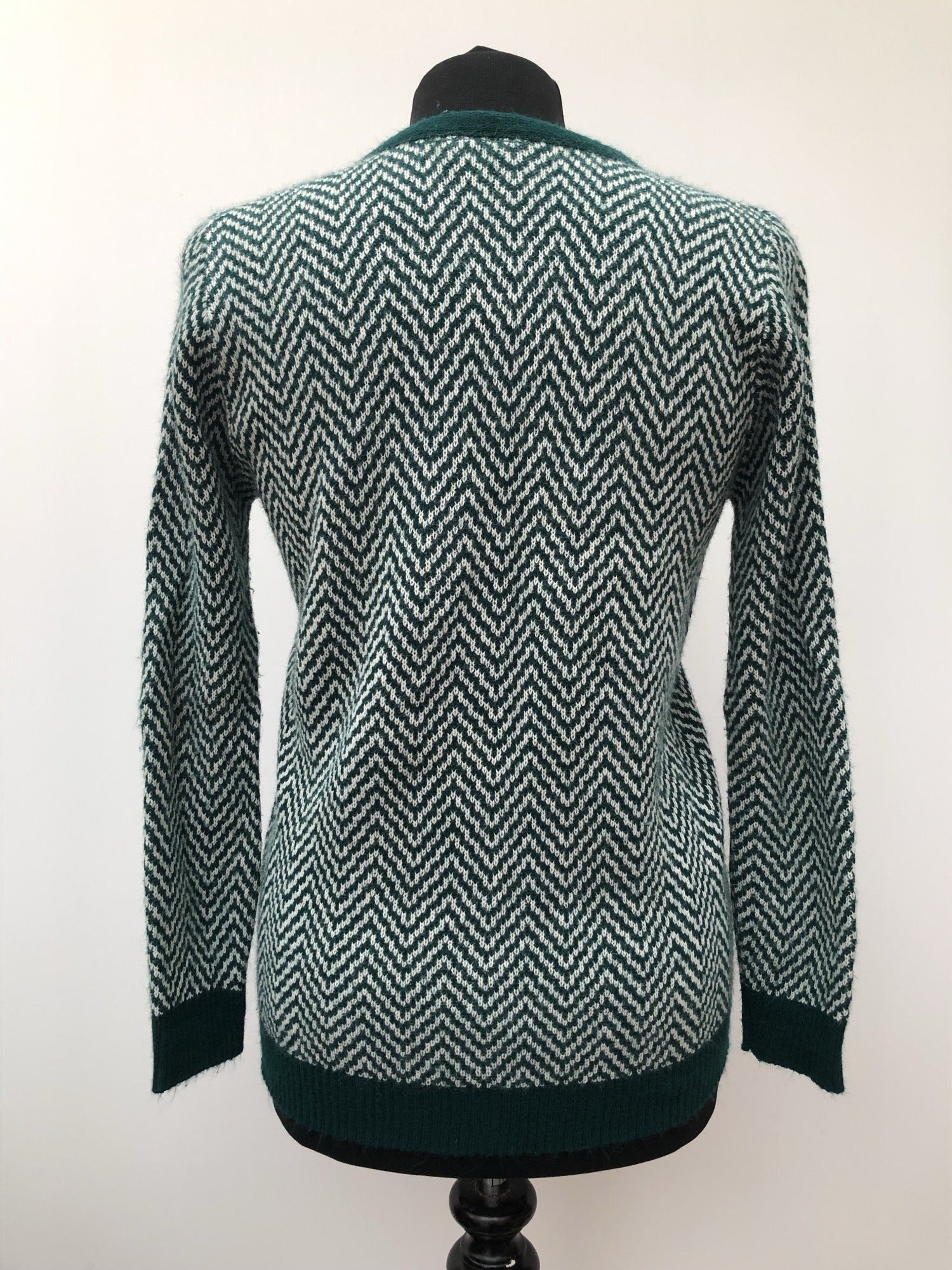 womens  vintage  Urban Village Vintage  Queen Casuals  Lightweight Knit  light knit  knitwear  knitted  knit  green  chevrons  chevron stripes  chevron stripe  chevron  cardigan  70s  70  1970s  12