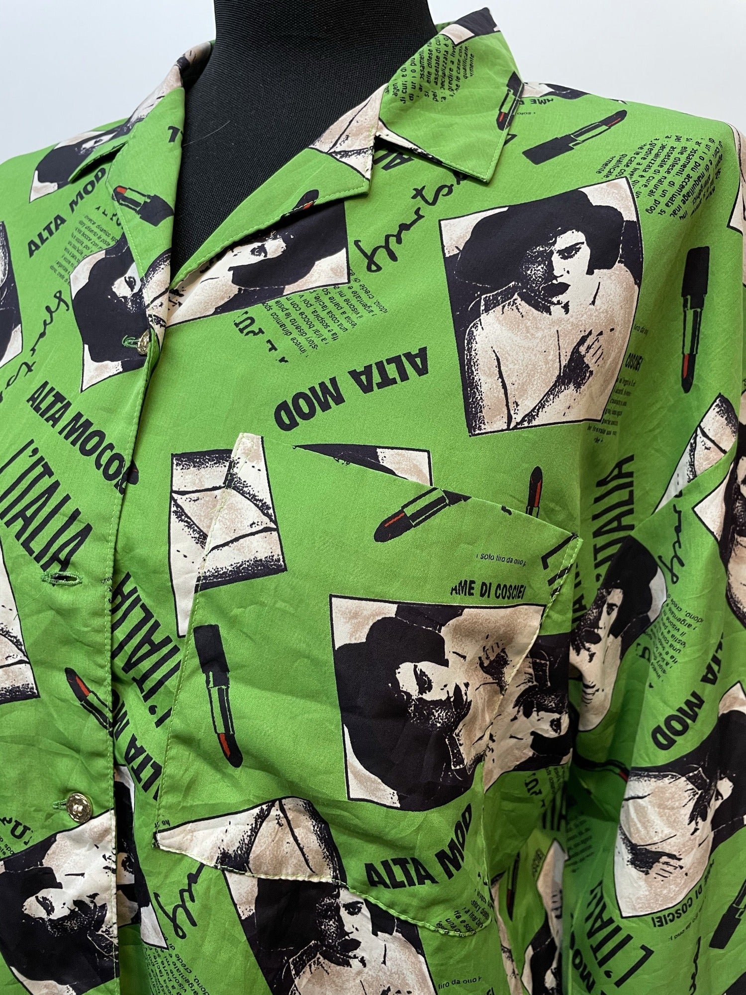 womens shirt  womens  vintage  Urban Village Vintage  urban village  Shirt  retro  Printed T-Shirt  printed shirt  printed  print  Green  gold button  decorative buttons  collar  button down  button  blouse  big collar  70s  70  60s  1970s  1960s  16