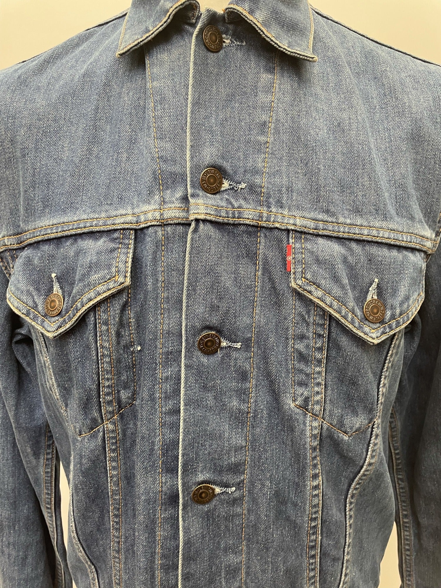 vintage  Urban Village Vintage  urban village  pockets  mens  long sleeve  levis strauss  levis  levi strauss  levi  L  Denim jacket  denim  collar  button  brown stitch  blue  belted dress  70s  1970s