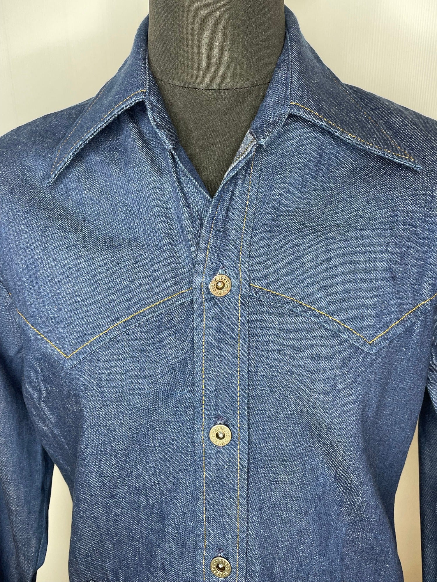 western  vintage  usa  Urban Village Vintage  urban village  shirt  shacket  rappers  press stud  mens  medium  m  denim style  denim shirt  denim  button fastening  blue  70s  1970s