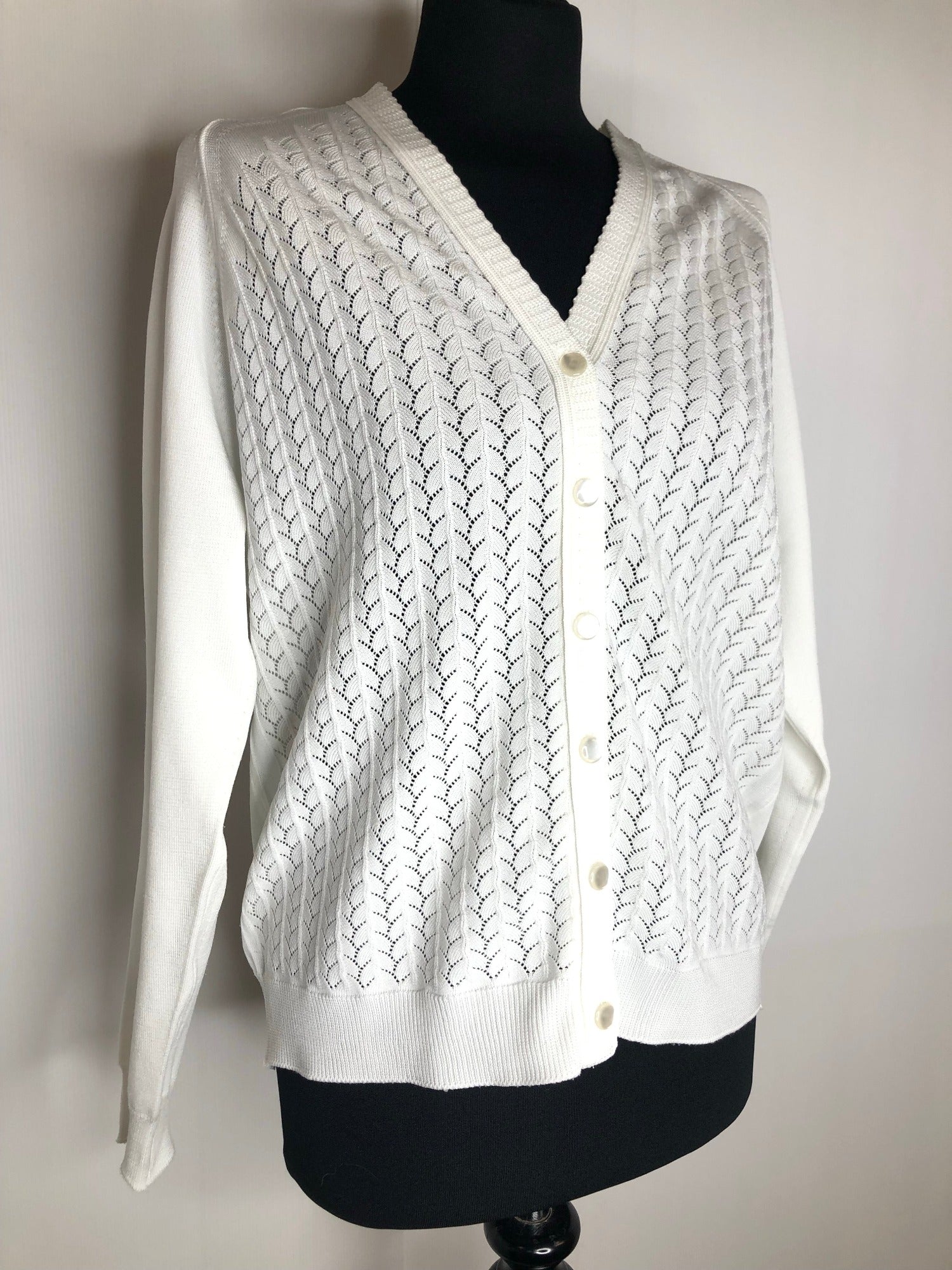 womens  white  vintage  Urban Village Vintage  top  sweater  MOD  Lightweight Knit  light knit  knitwear  knitted  knit  cropped  cardigan  cardi  60s  1960s  16