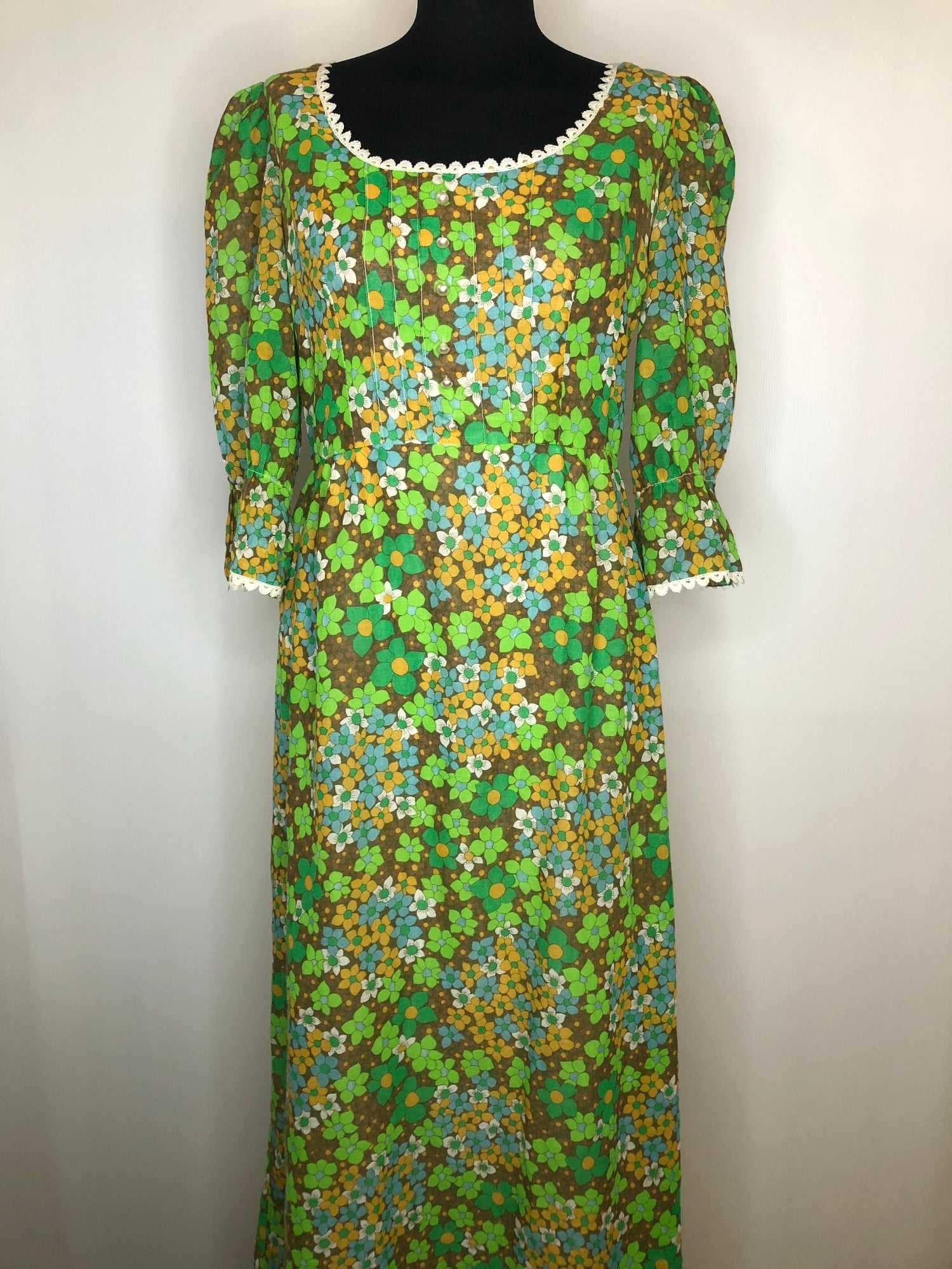 Vintage 1970s Three Quarter Sleeved Floral Print Maxi Dress in Green - Size UK 12 - Womens Vintage Clothing - Urban Village UrbanVillageVintage Vintage 1970s Three Quarter Sleeved Floral Print Maxi Dress in Green - Size UK 12 - Womens Vintage Clothing - Urban Village UrbanVillageVintage