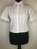 Vintage 1970s Short Sleeve Cropped Dagger Collar Print Blouse in Purple and White - Size UK 10