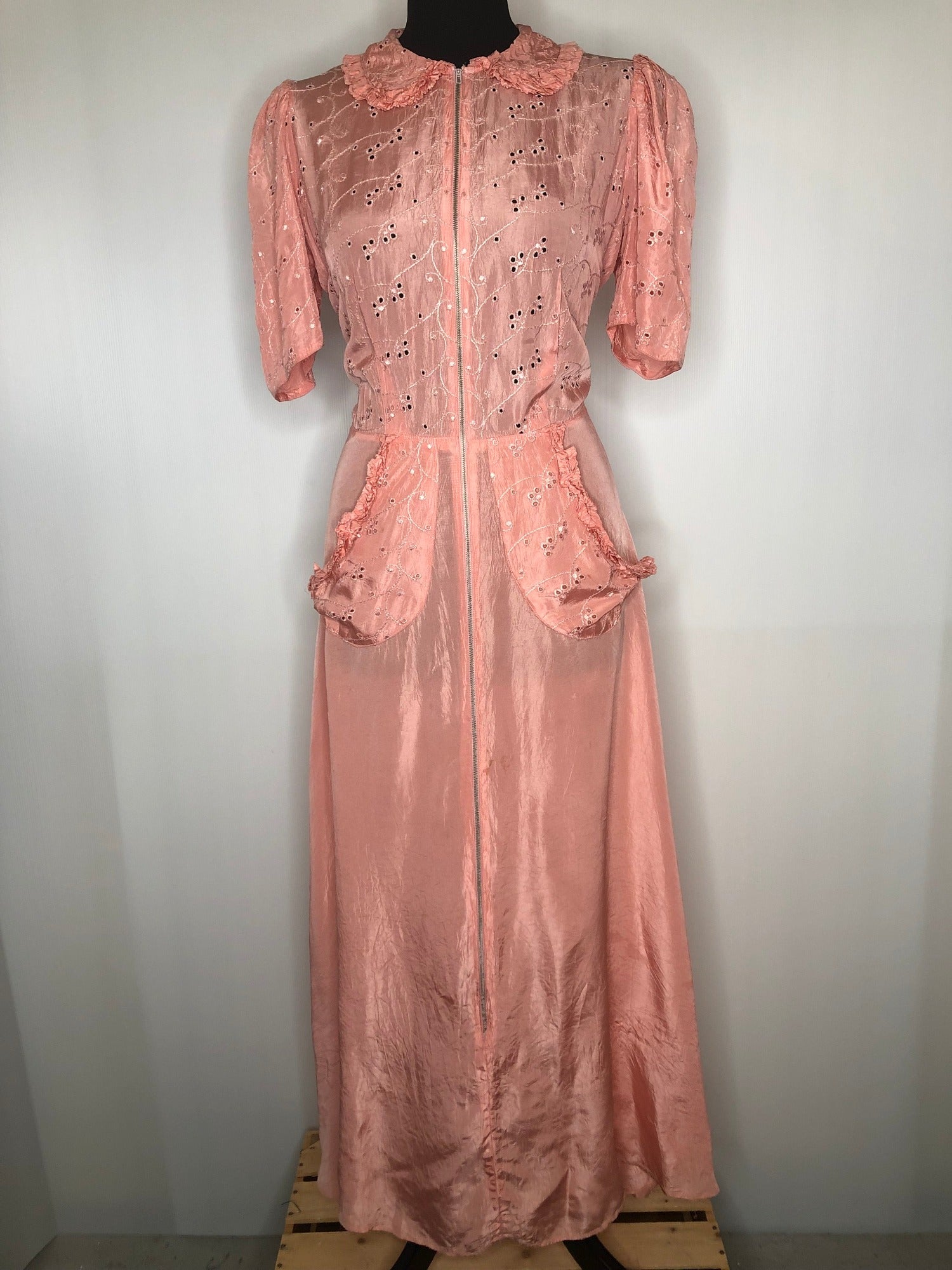 Vintage 1940s Maxi Tea Dress with Broderie Anglaise in Pink by Mitzi - Size UK 14 - Womens Clothing - Vintage Clothing UrbanVillageVintage Vintage 1940s Maxi Tea Dress with Broderie Anglaise in Pink by Mitzi - Size UK 14 - Womens Clothing - Vintage Clothing UrbanVillageVintage