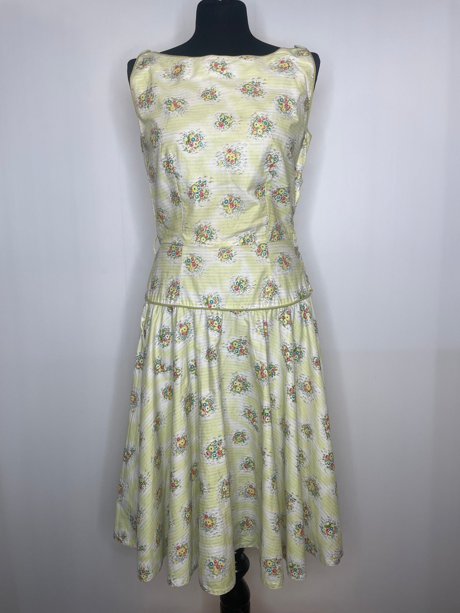 Vintage 1950s Yellow Ditsy Floral Cotton Drop Waist Dress - UK 8 - Urban Village UrbanVillageVintage Vintage 1950s Yellow Ditsy Floral Cotton Drop Waist Dress - UK 8 - Urban Village UrbanVillageVintage