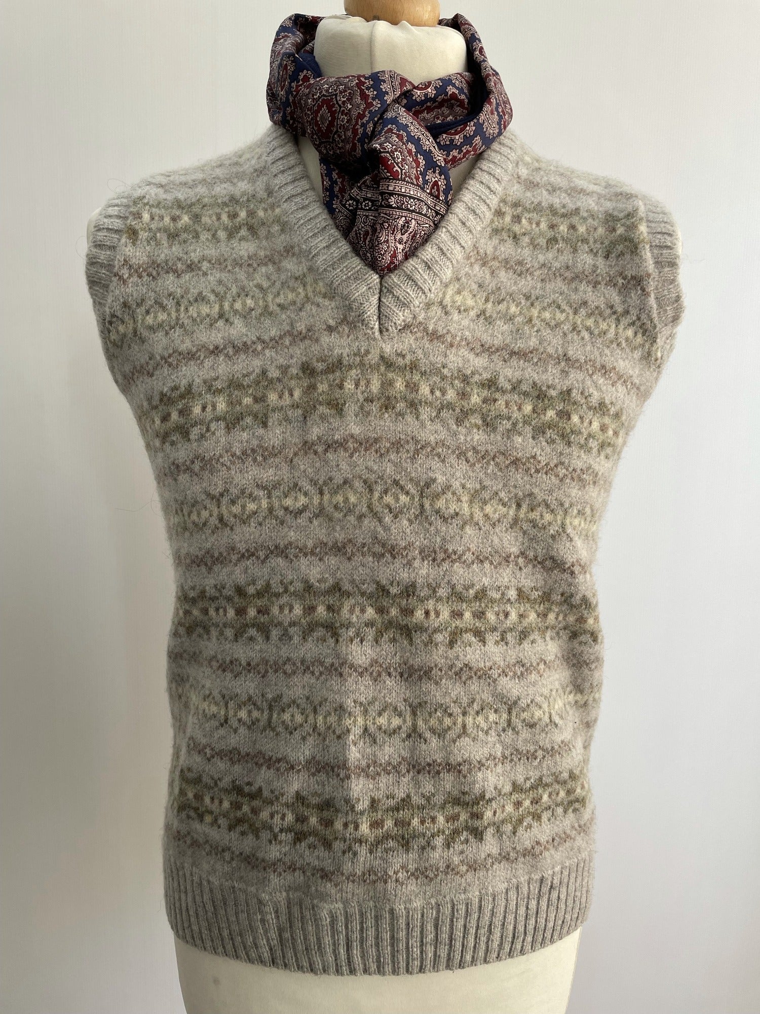 Mens Vintage 1970s Grey Wool Fair Isle V-Neck Jumper Vest Size S