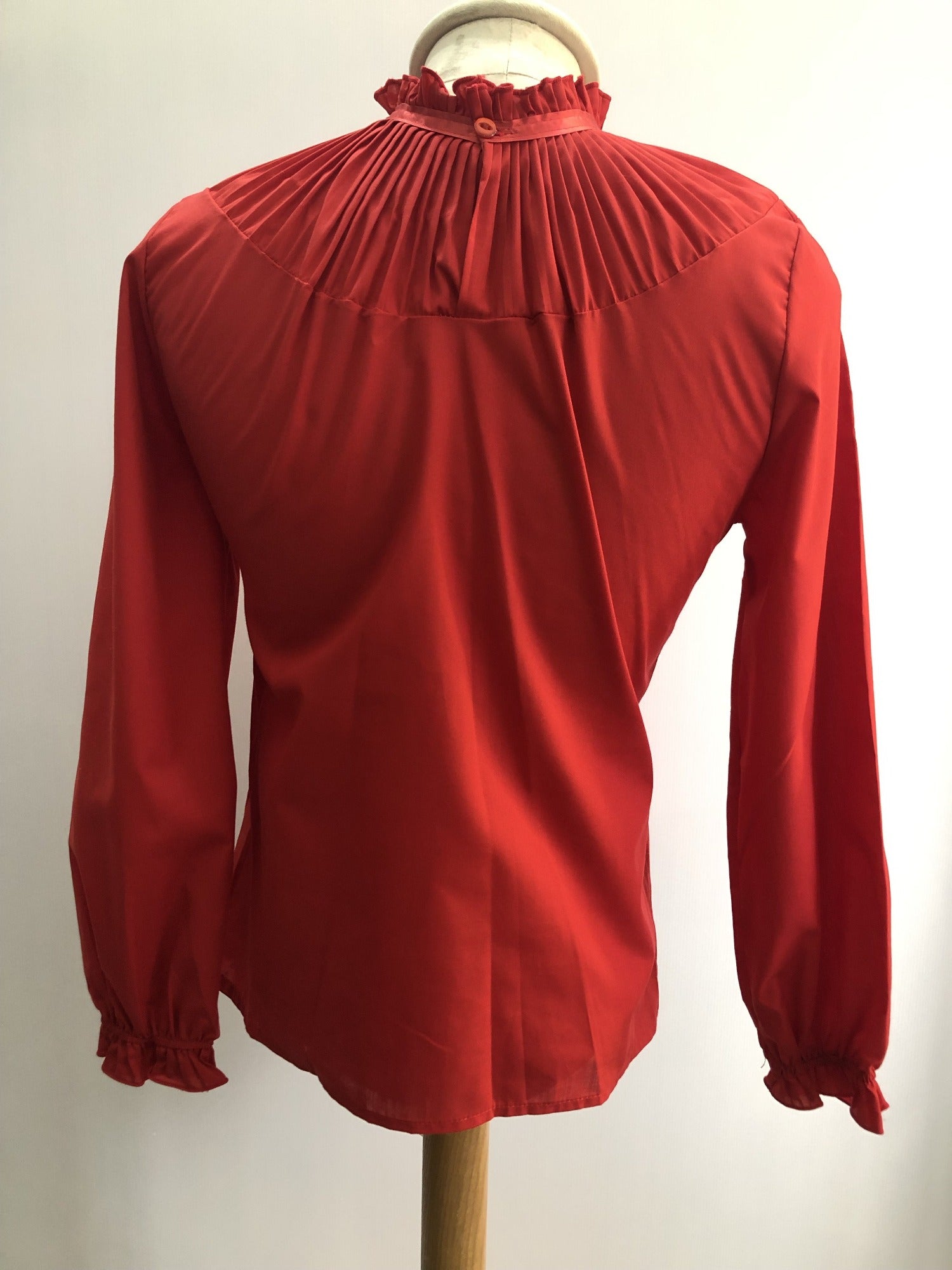 womens  vintage  Urban Village Vintage  top  ruffle sleeves  ruffle neck  red  high neck  blouse  beagle collar  70s  1970s  10