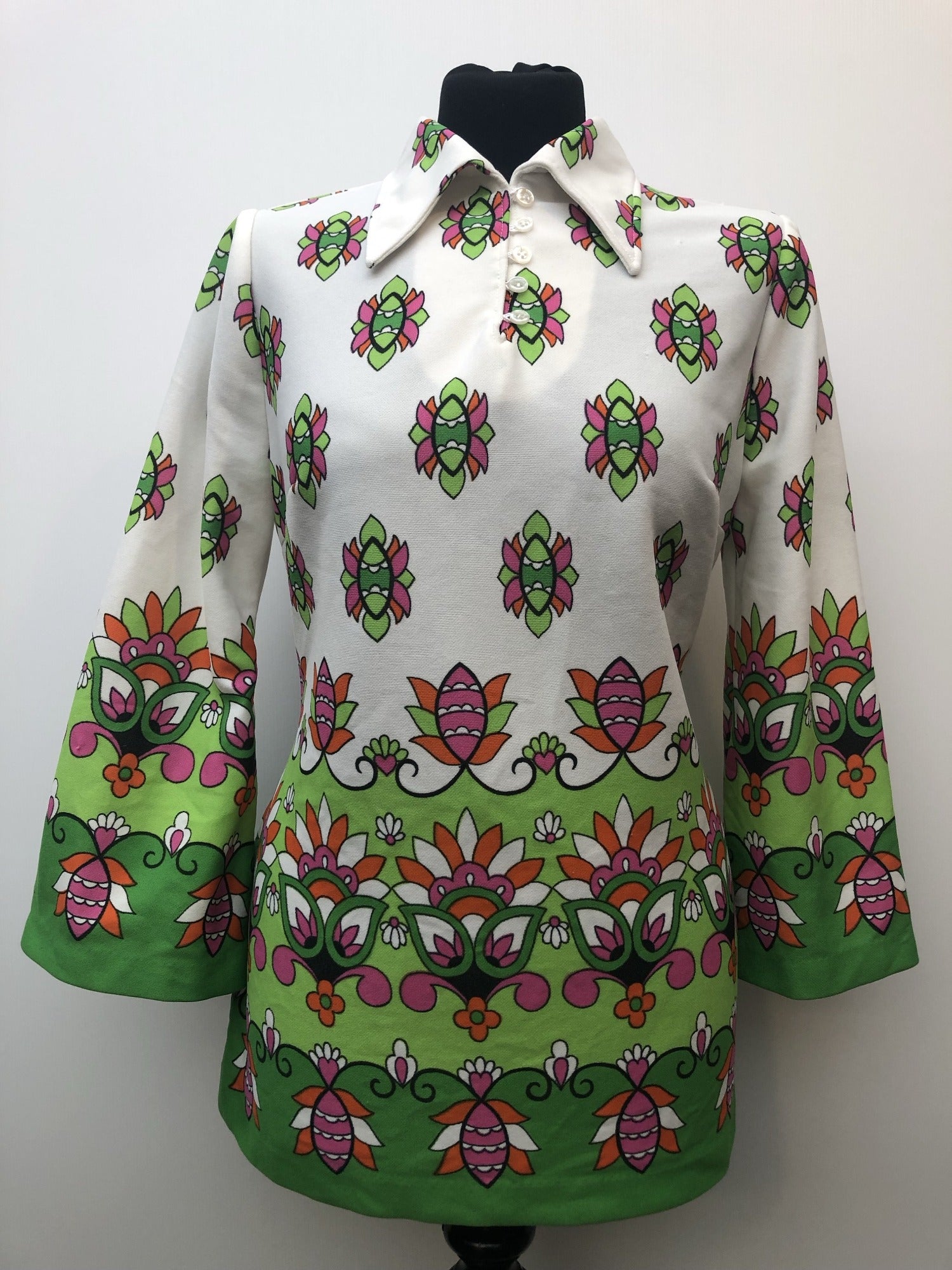 womens  wide sleeve  white  vintage  top  multi  Indian Print  green  floral print  flare sleeve  ethnic print  dagger collar  blouse  70s  1970s  12