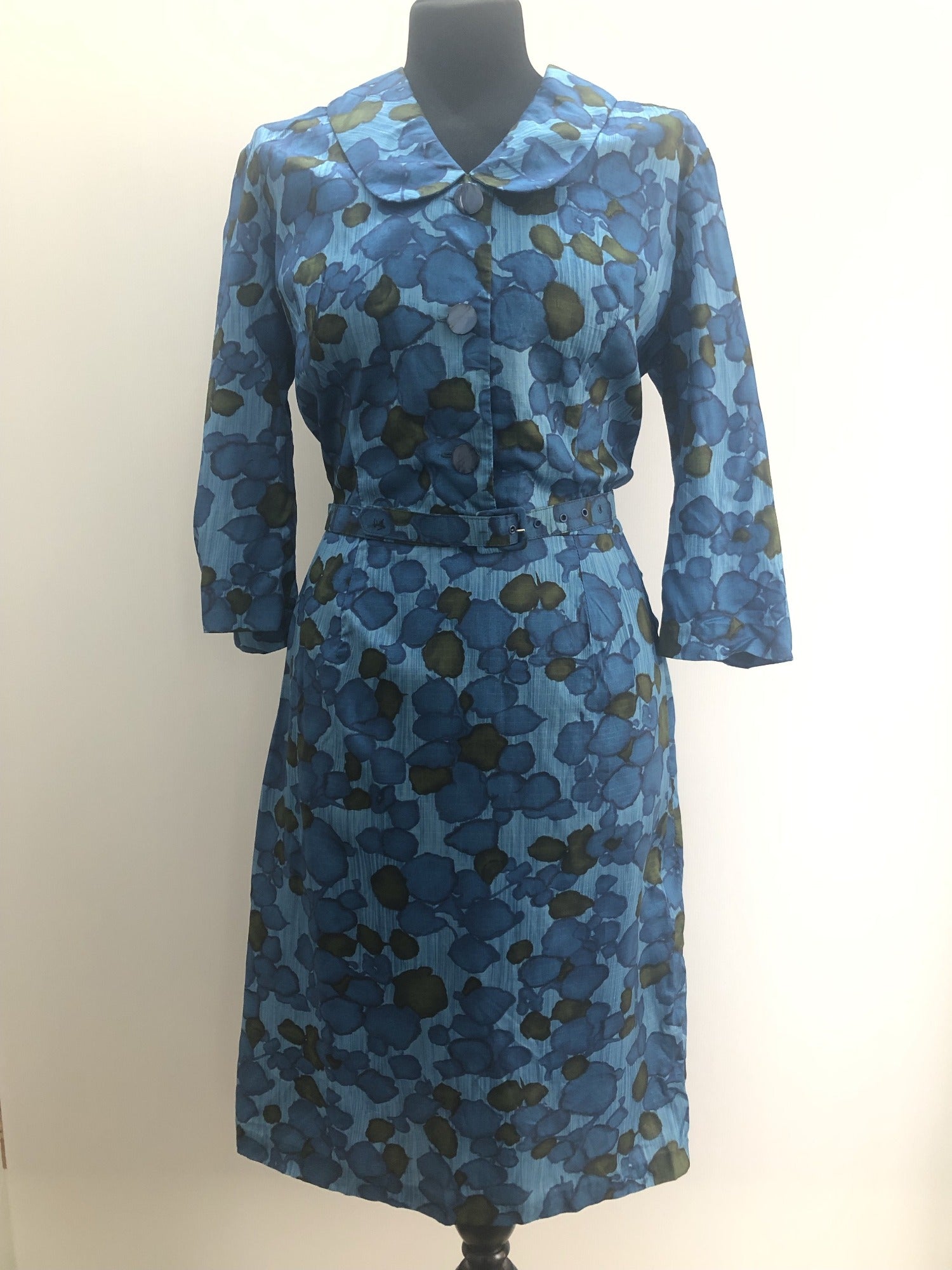 womens  vintage  Urban Village Vintage  Rounded collar  long sleeves  floral print  dresses  dress  button detailing  blue  Astor  60s  60  1960s  12