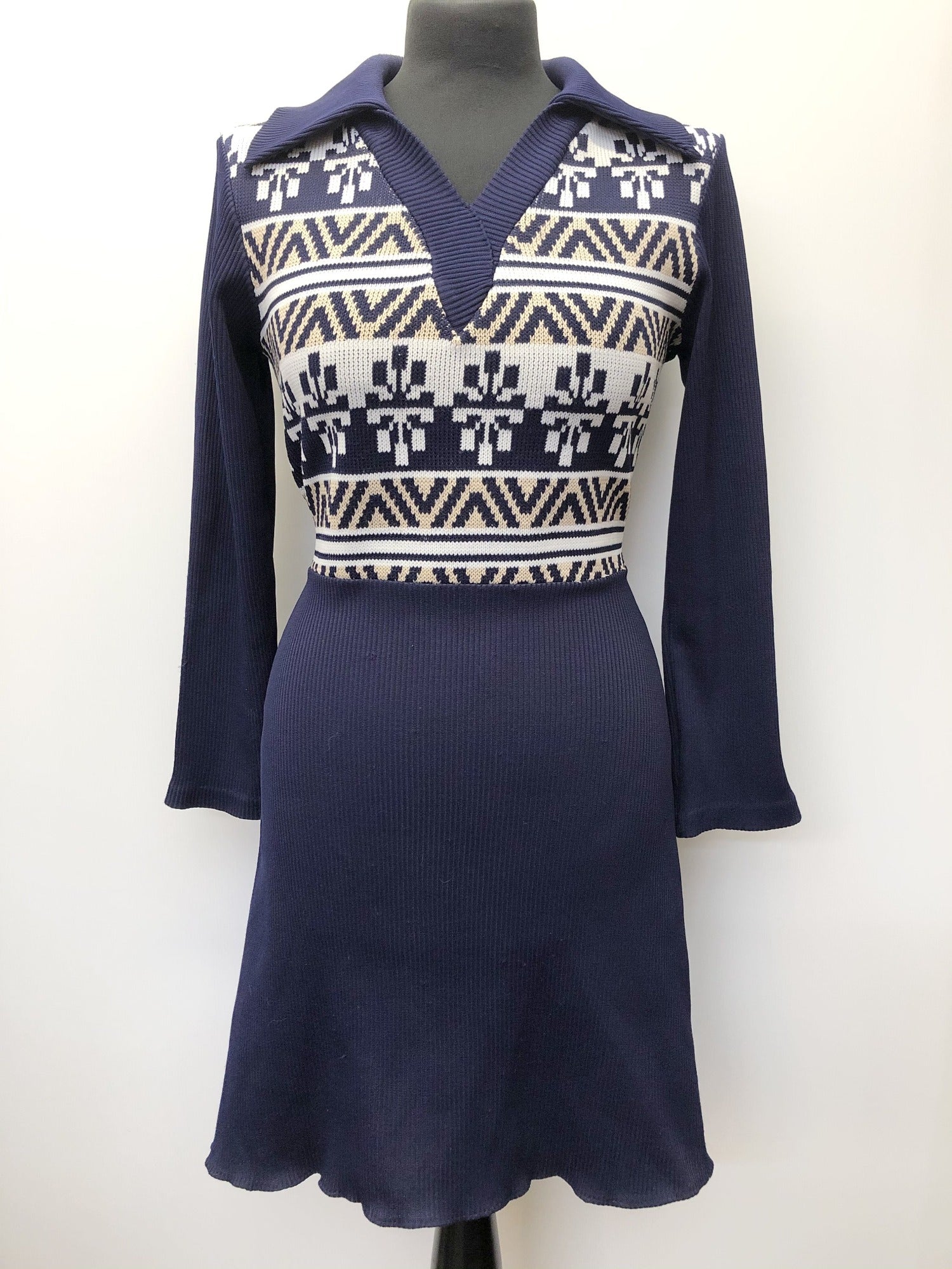 womens  vintage  V-Neck  printed  Navy  knit dress  fit and flare  dress  Collar  Blue  70s  1970s  10/12