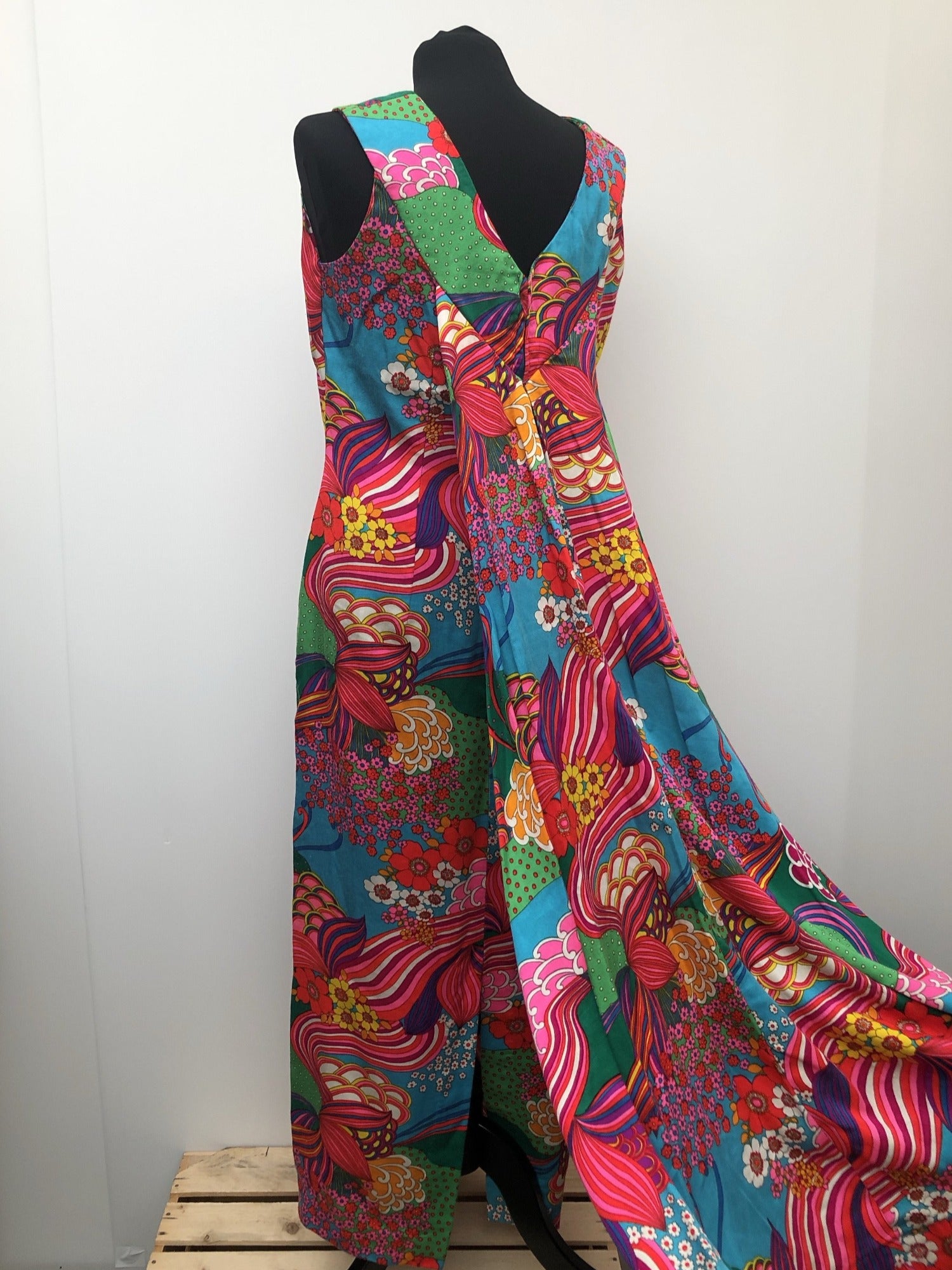 1970s Floral Print Maxi Dress with Train - Size 10 1970s Floral Print Maxi Dress with Train - Size 10