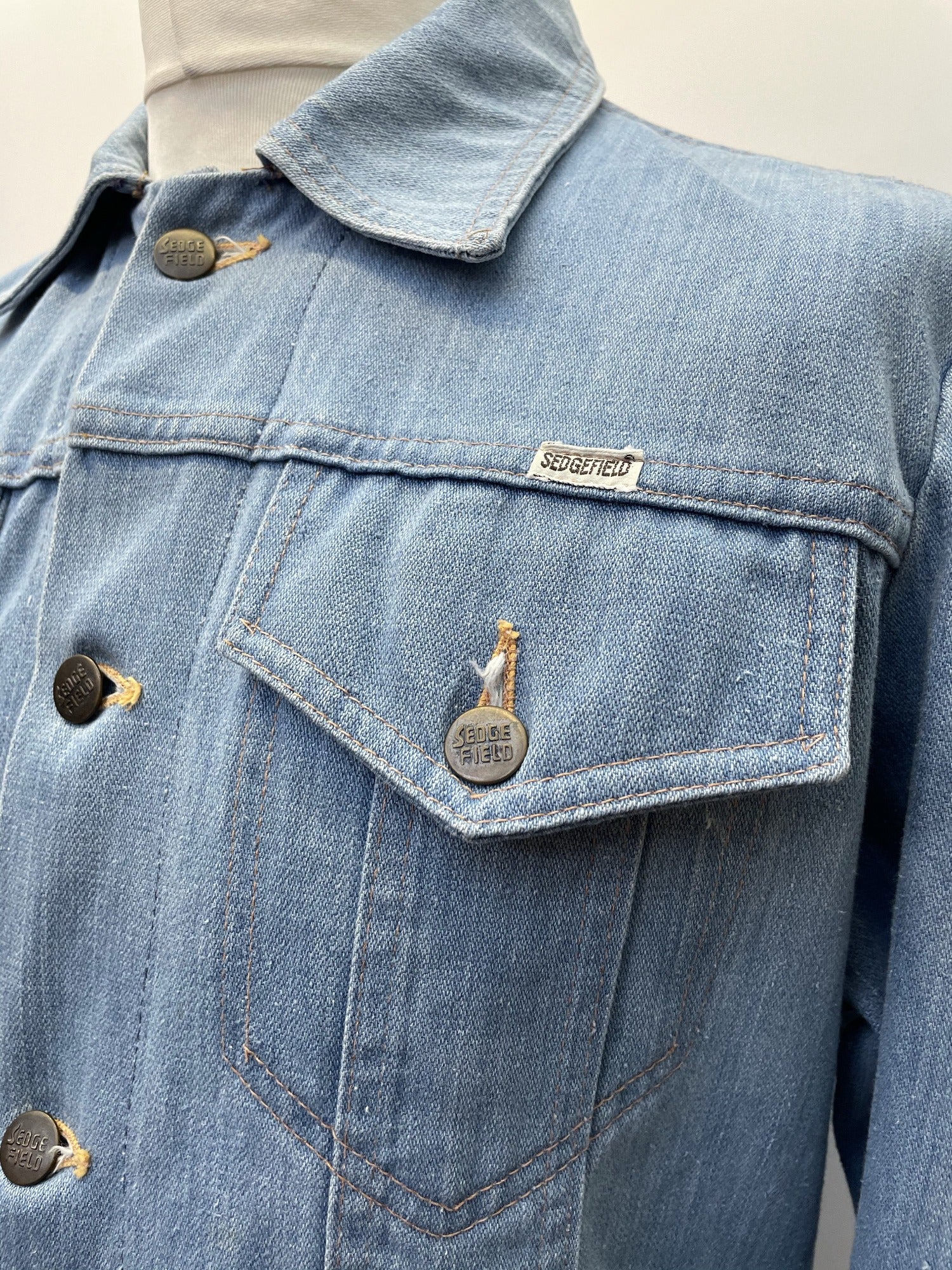 vintage  Urban Village Vintage  sedgefield  retro  print  mens  M  Light Blue  jean  Jacket  indigo  denim  Cotton  collar  coat  button down  blue  big collar  70s  70  1970s
