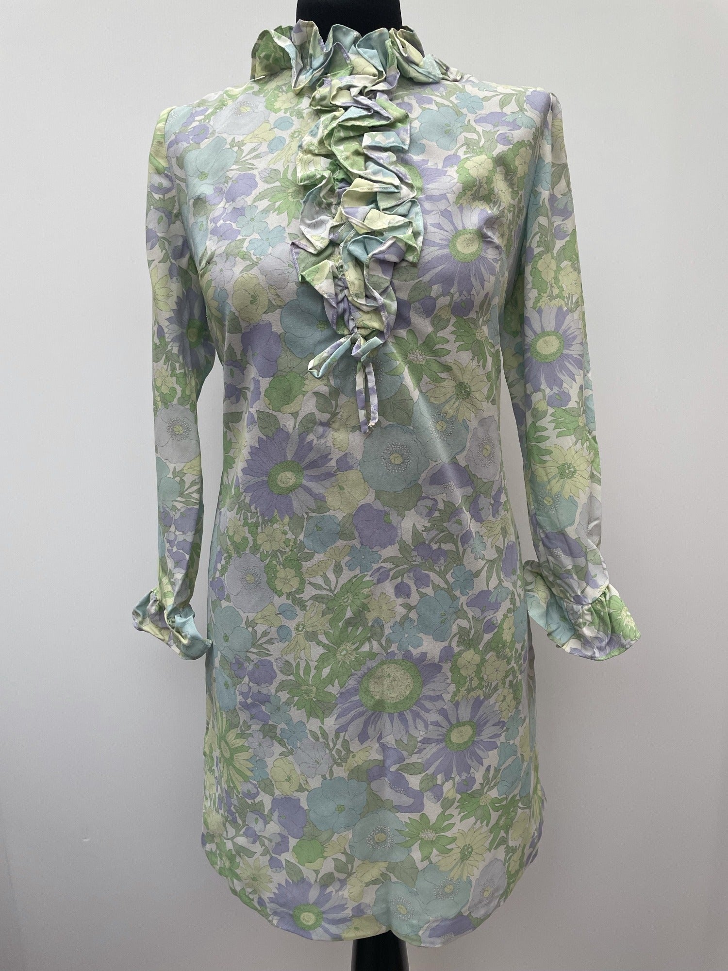 Ruffle mini online skirt 1960s photos