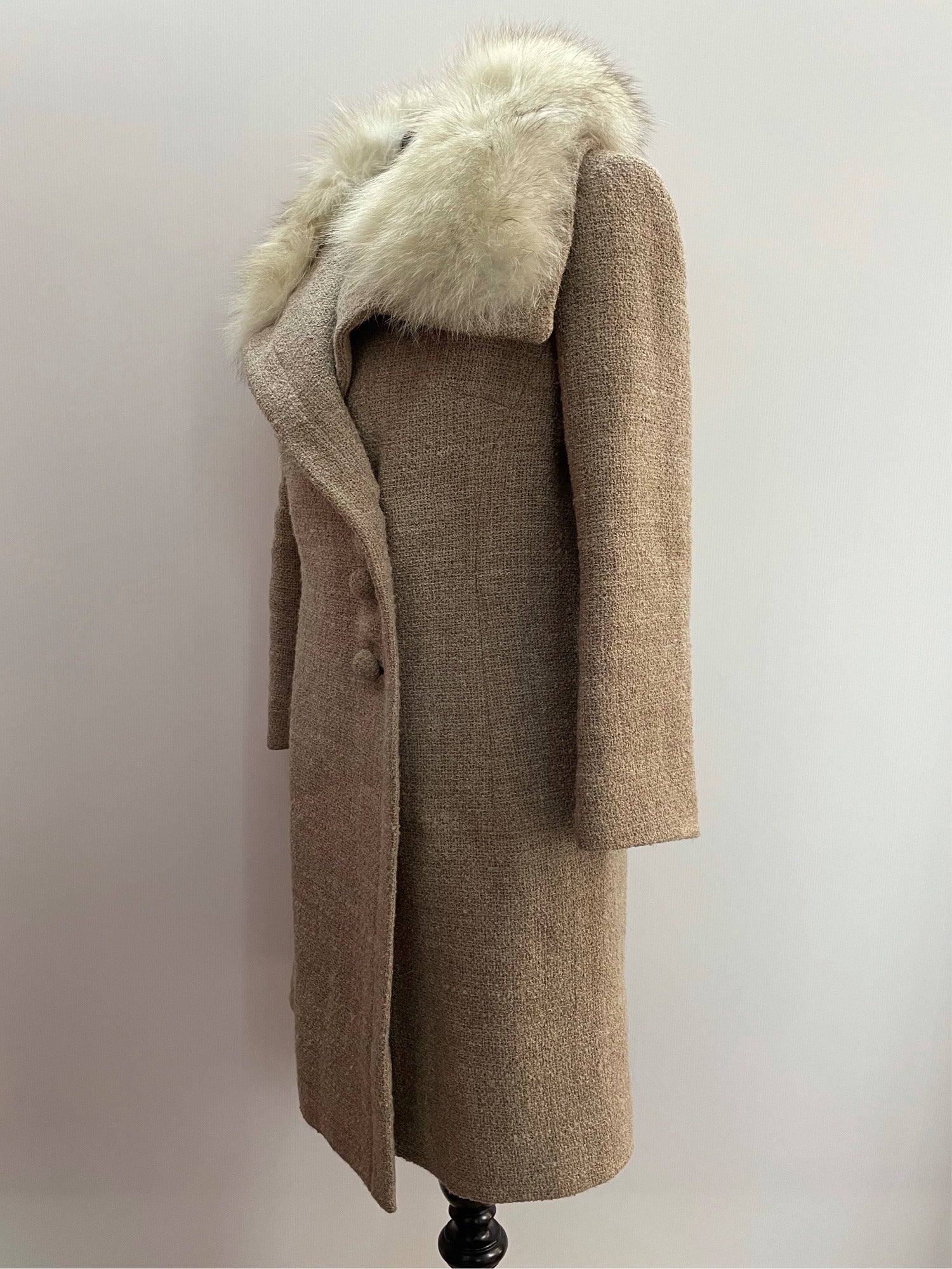 1960s Real Fox Fur Collar Beige Double Breasted Boucle Wool Coat By Jaeger - Size 10