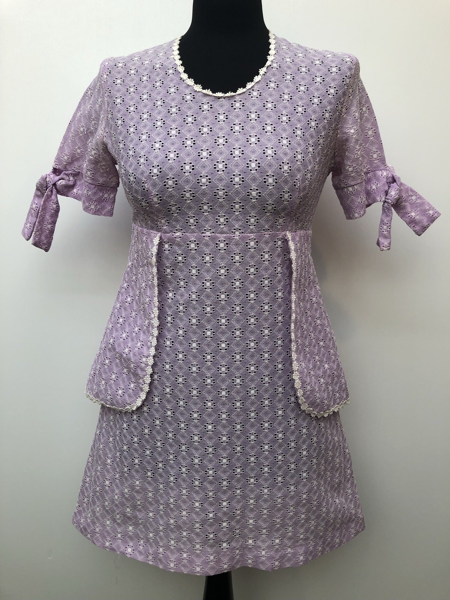 1960s Patterned Mini Dress by Stephen Lynn - Size 8 - Urban Village Vintage UrbanVillageVintage 1960s Patterned Mini Dress by Stephen Lynn - Size 8 - Urban Village Vintage UrbanVillageVintage