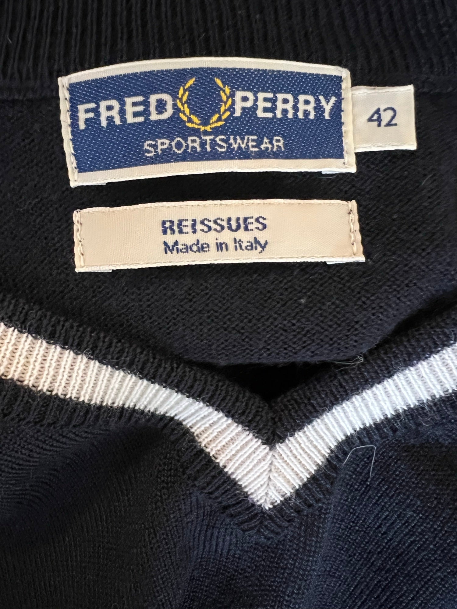 Fred Perry Reissues 100% Wool V-Neck Jumper in Navy Blue Size L