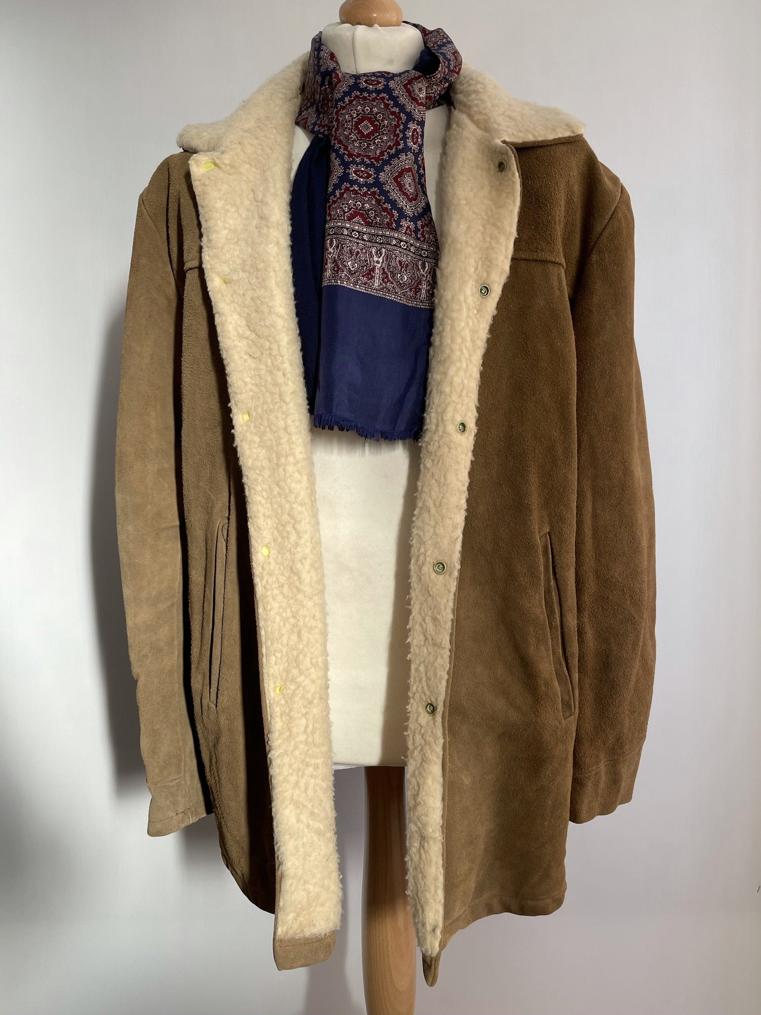 vintage  Urban Village Vintage  trucker jacket  trucker  Suede  sherpa  sheepskin  popper  pockets  Mens jacket  mens coat  L  jacket  brown  70s  70  1970s