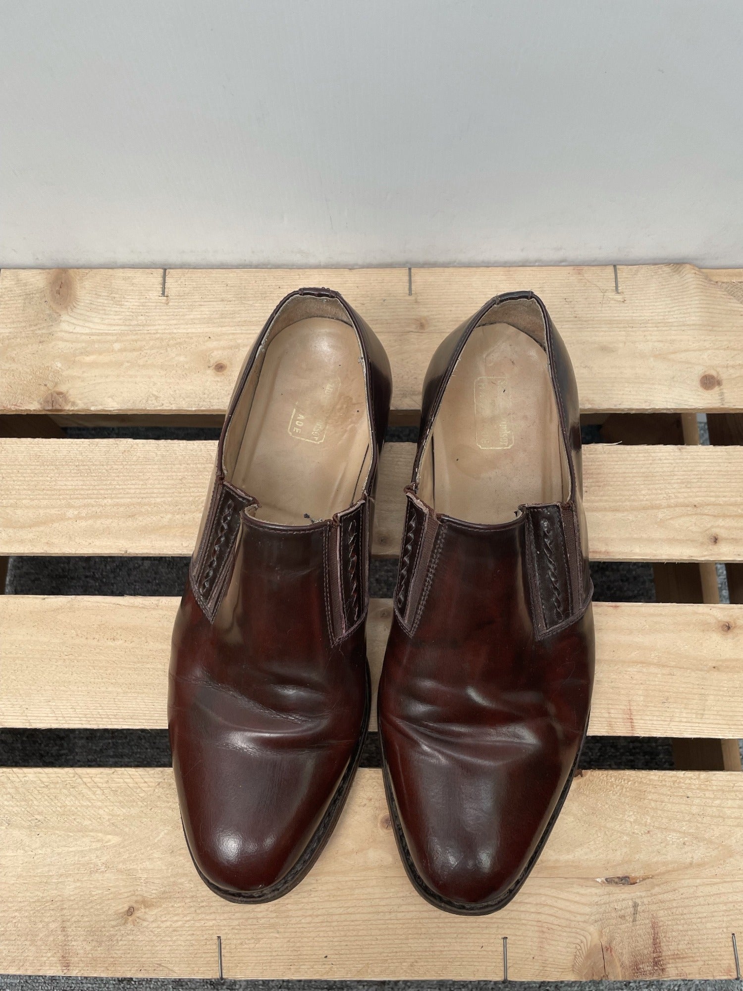 Vintage Leather Slip on Shoes by Samuel Windsor Size 9 Urban Village Vintage UrbanVillageVintage