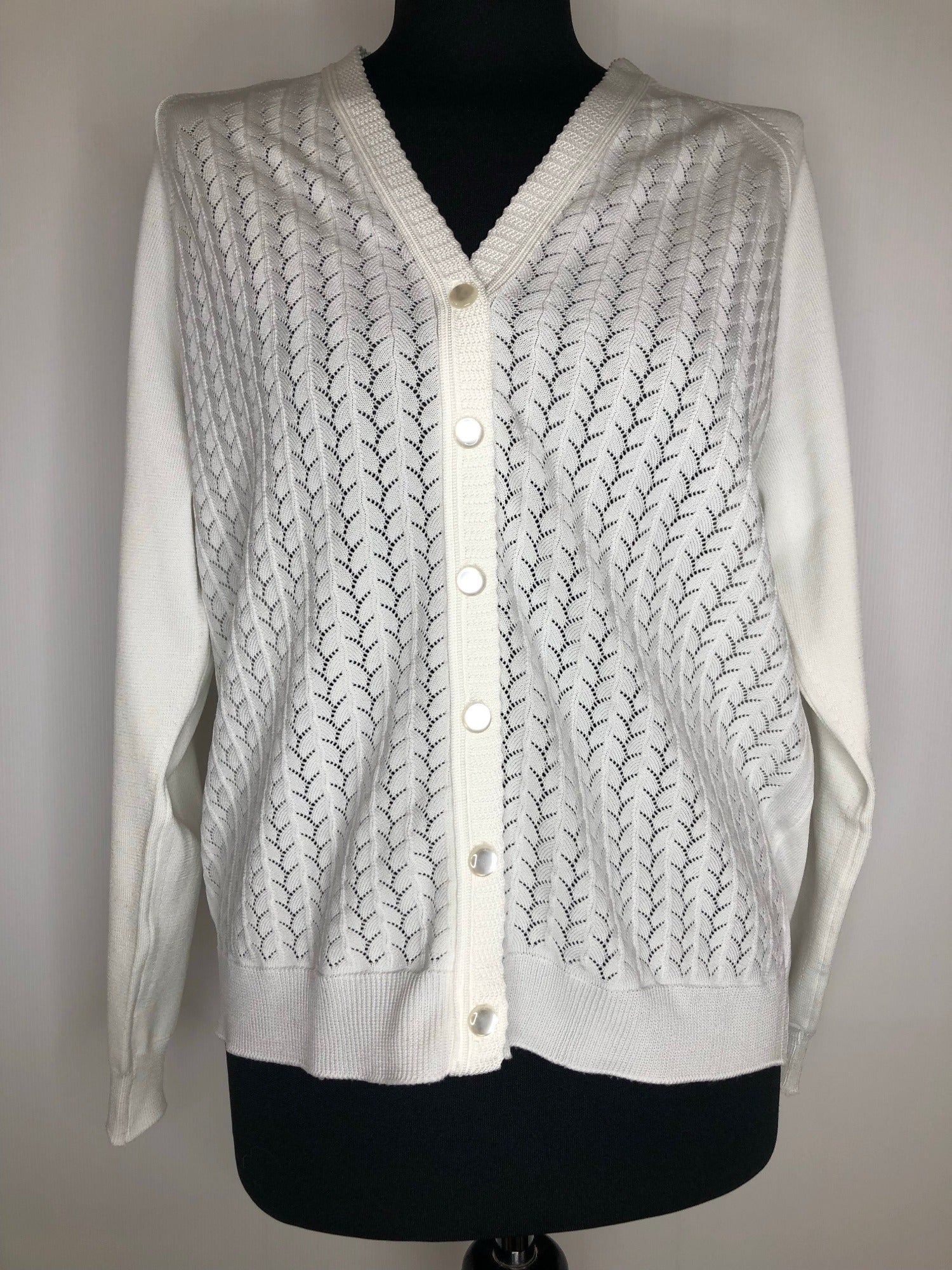 womens  white  vintage  Urban Village Vintage  top  sweater  MOD  Lightweight Knit  light knit  knitwear  knitted  knit  cropped  cardigan  cardi  60s  1960s  16