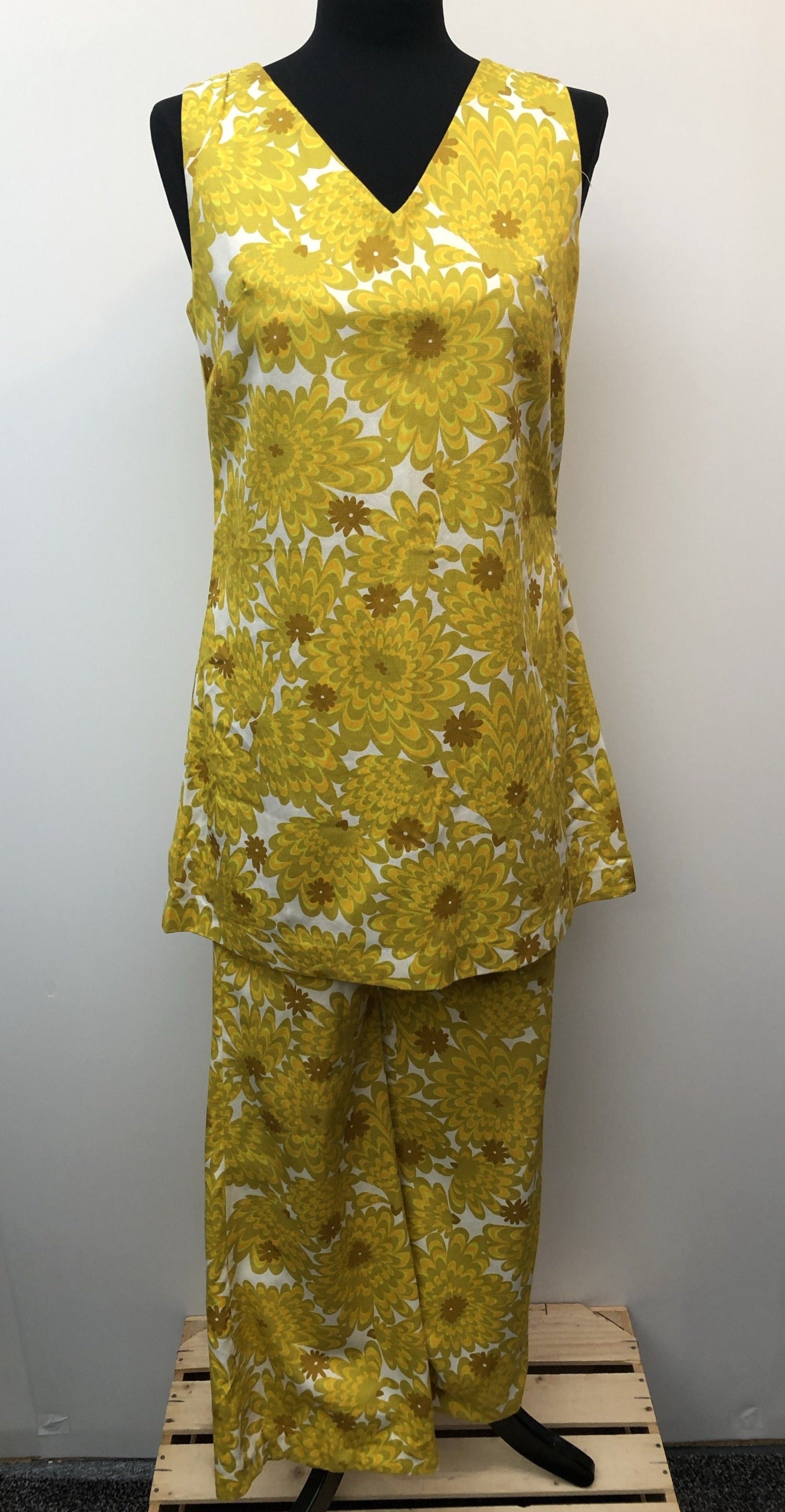 Yellow  womens  Wide Leg  vintage  Urban Village Vintage  tunic top  tunic  trousers  psychedelic  psych  hippy  Flower Power  floral  flares  Cotton  boho  1960s  1960  10