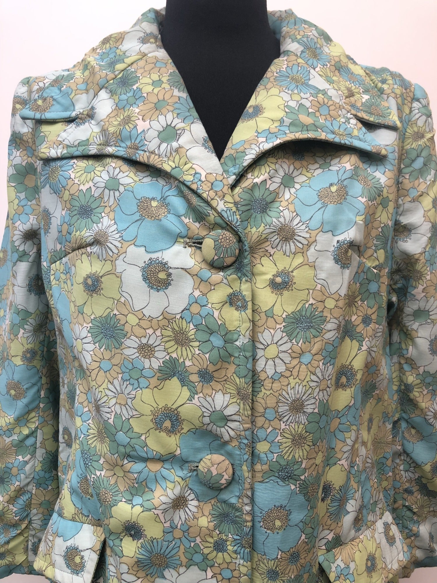 womens  vintage  Urban Village Vintage  ruched sleeve  MOD  long sleeve  green  floral  coat  button  blue  bell sleeve  60s  1960s  12