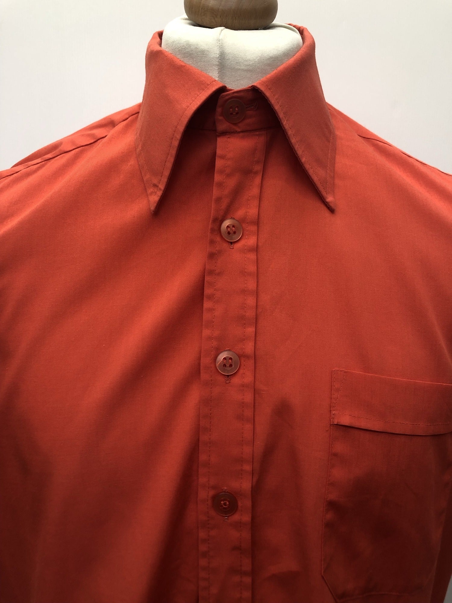 1970s Short Sleeved Dagger Collar Shirt in Red Size L L