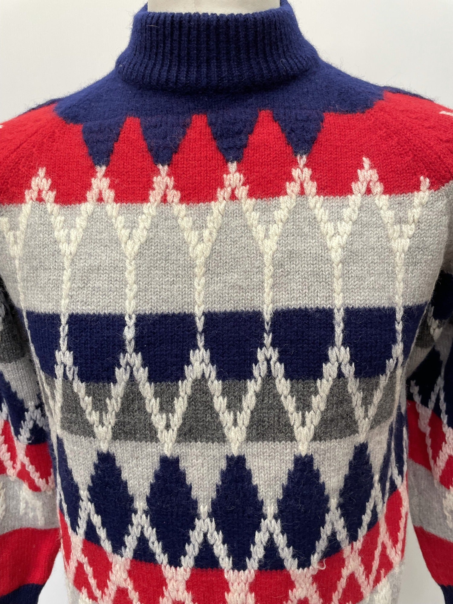 vintage  Urban Village Vintage  urban village  thick  ski jumper  simpsons  roll neck  Red  polo neck  patterned  pattern  mens  M  long sleeve  knitwear  knitted  knit  icelandic  high neck  heavyweight  elasticated  blue  50s  40s  1950s  1940s
