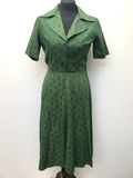 1950s Short Sleeved Leaf Print Dress by Pat Farrell in Green - Size 10