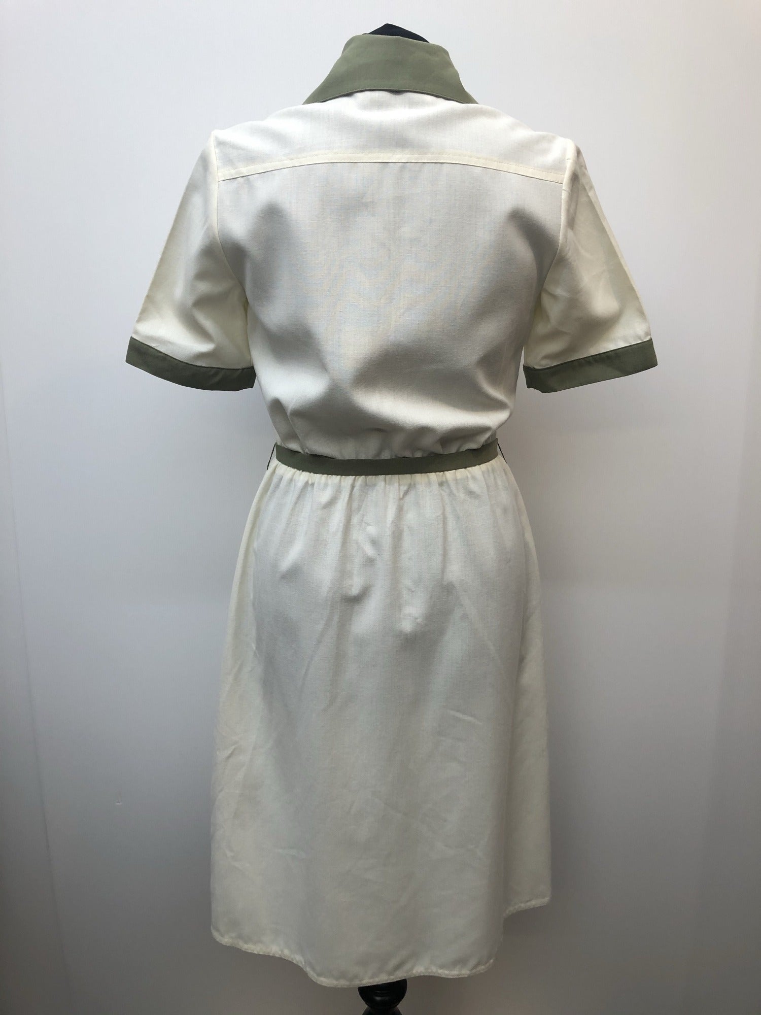 10  womens  white  waist belt  vintage  Urban Village Vintage  Shubette  short sleeved  removable collar  midi dress  midi  green trim  dress  cream  belted dress  70s  1970s