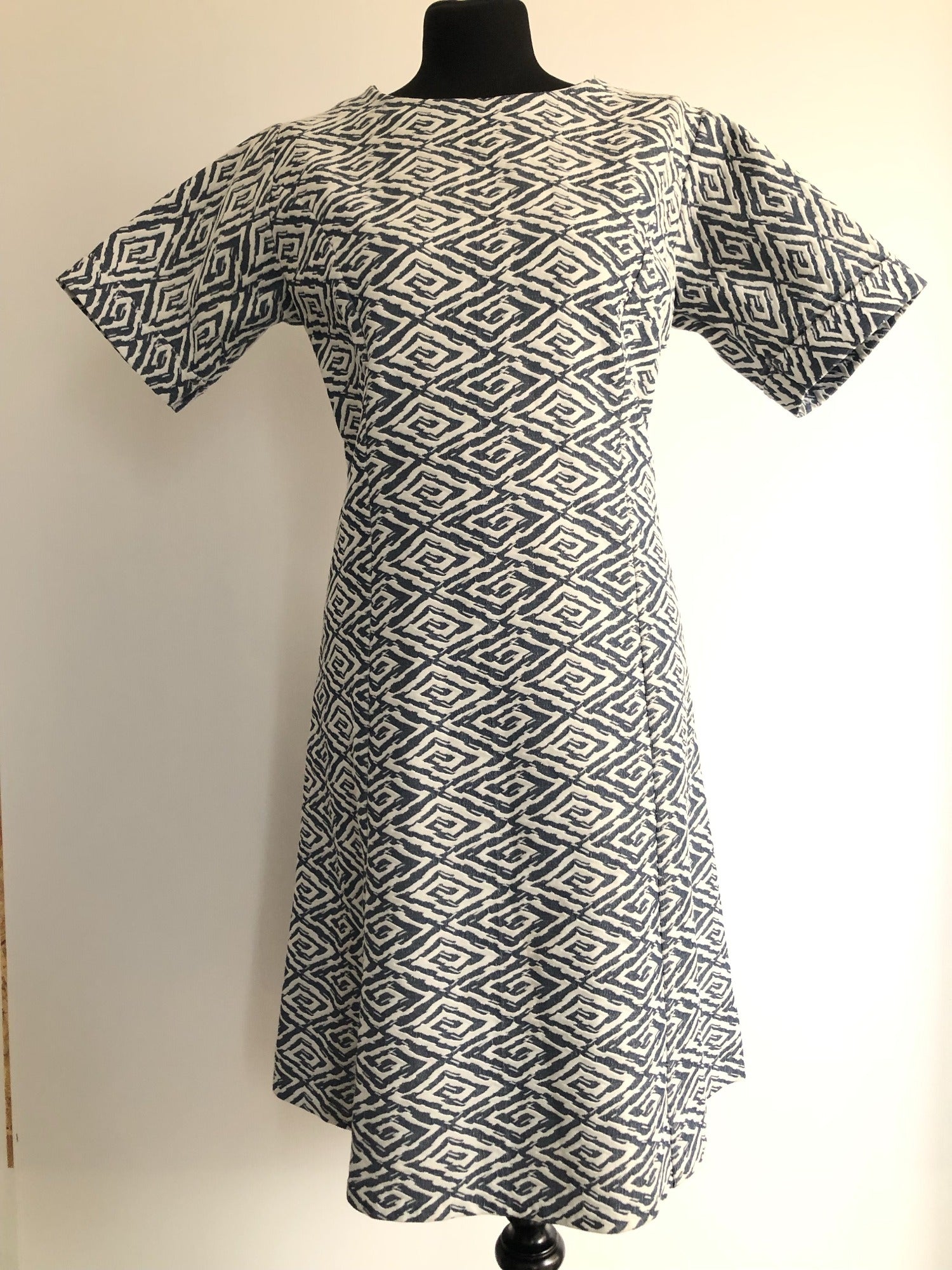 zip back  womens  white  vintage  Urban Village Vintage  summer dress  patterned dress  dress  diamond patterned  blue  60s  1960s  16